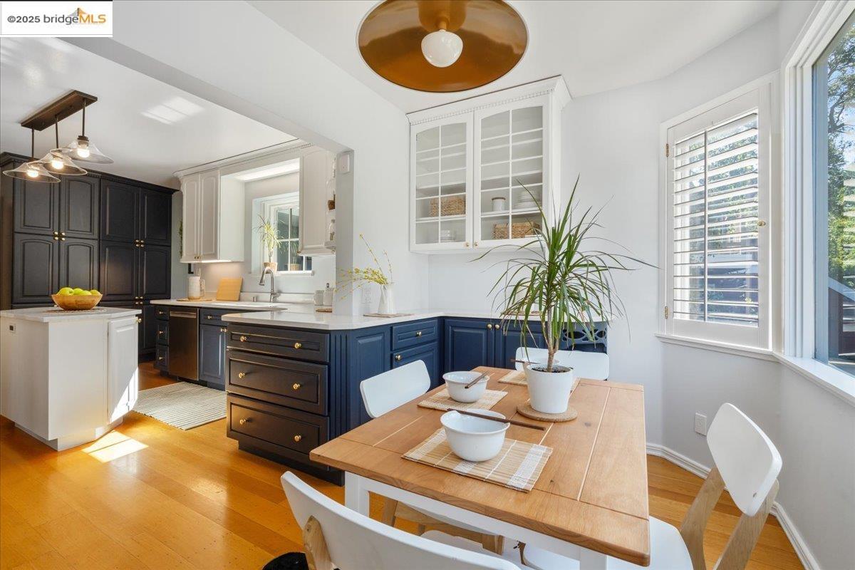 Detail Gallery Image 39 of 60 For 4401 Harbord Dr, Oakland,  CA 94618 - 4 Beds | 2/1 Baths