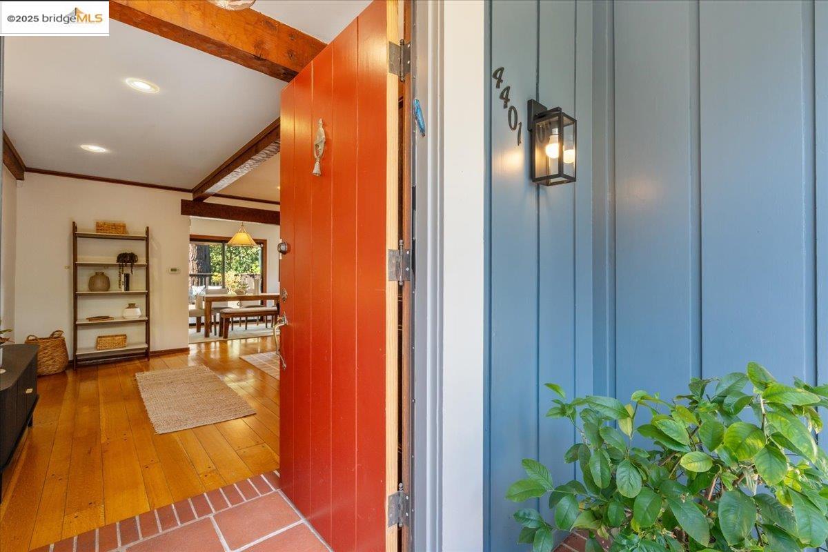 Detail Gallery Image 9 of 60 For 4401 Harbord Dr, Oakland,  CA 94618 - 4 Beds | 2/1 Baths