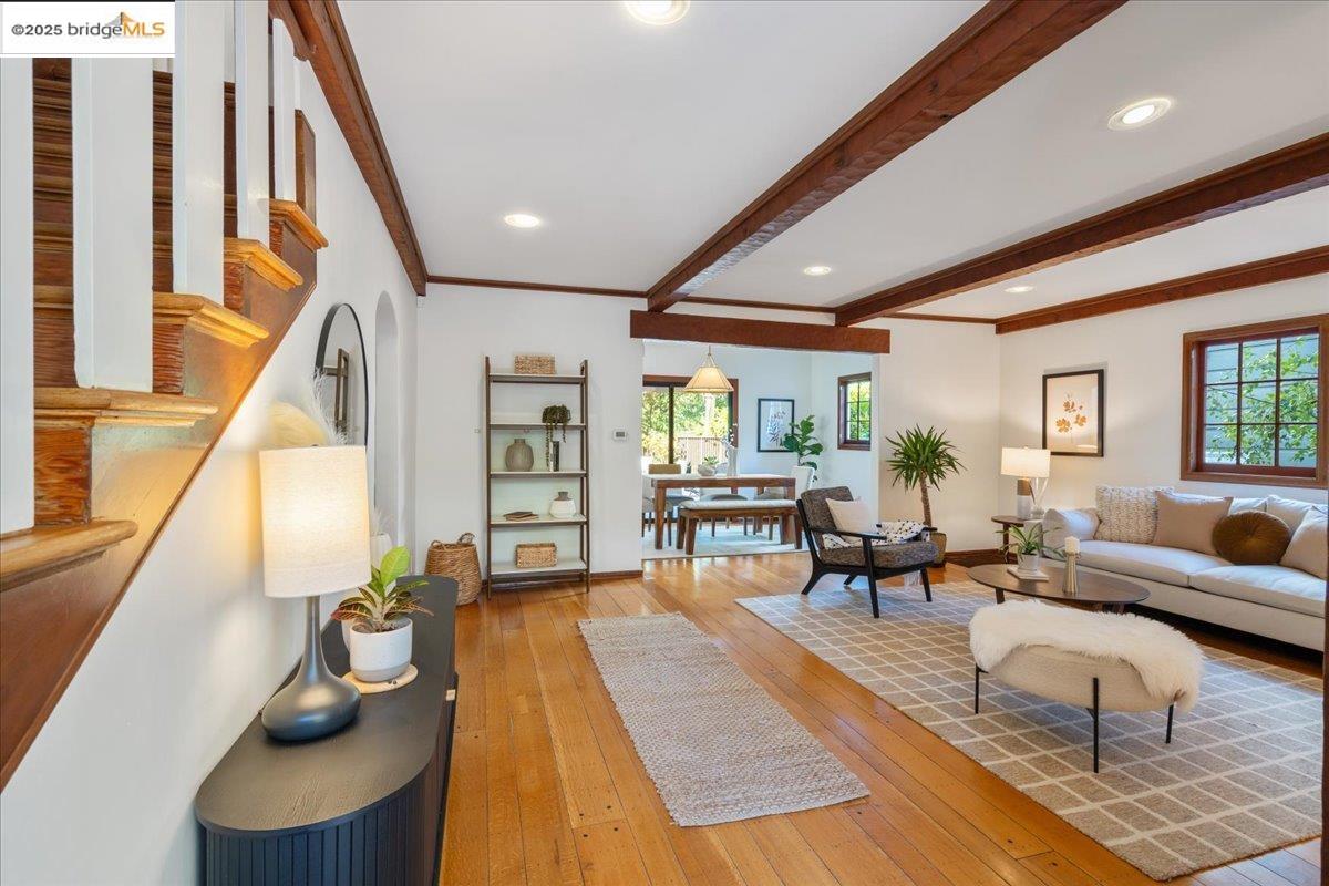 Detail Gallery Image 10 of 60 For 4401 Harbord Dr, Oakland,  CA 94618 - 4 Beds | 2/1 Baths