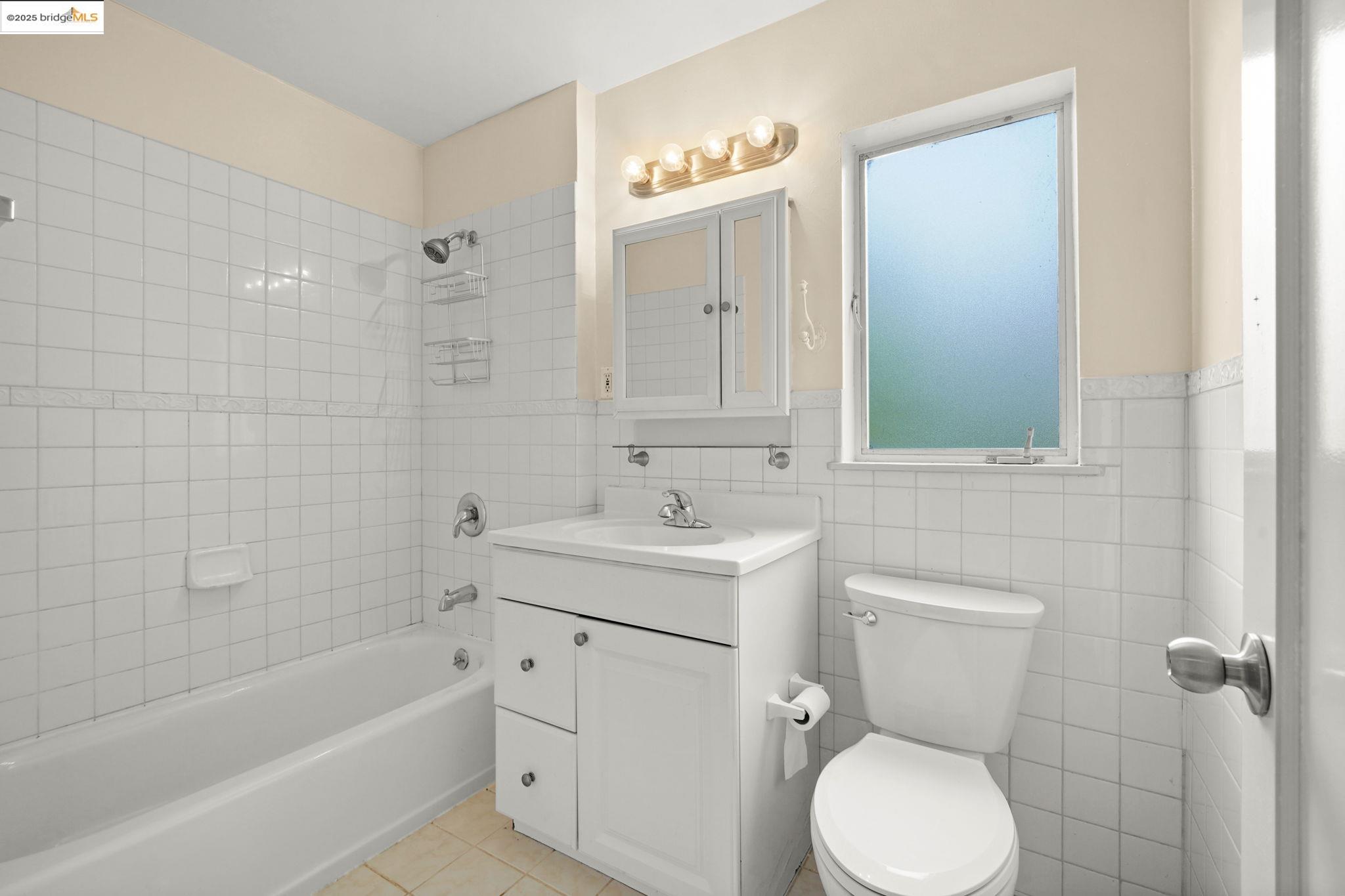 Detail Gallery Image 13 of 19 For 829 Vermont St, Oakland,  CA 94610 - – Beds | – Baths