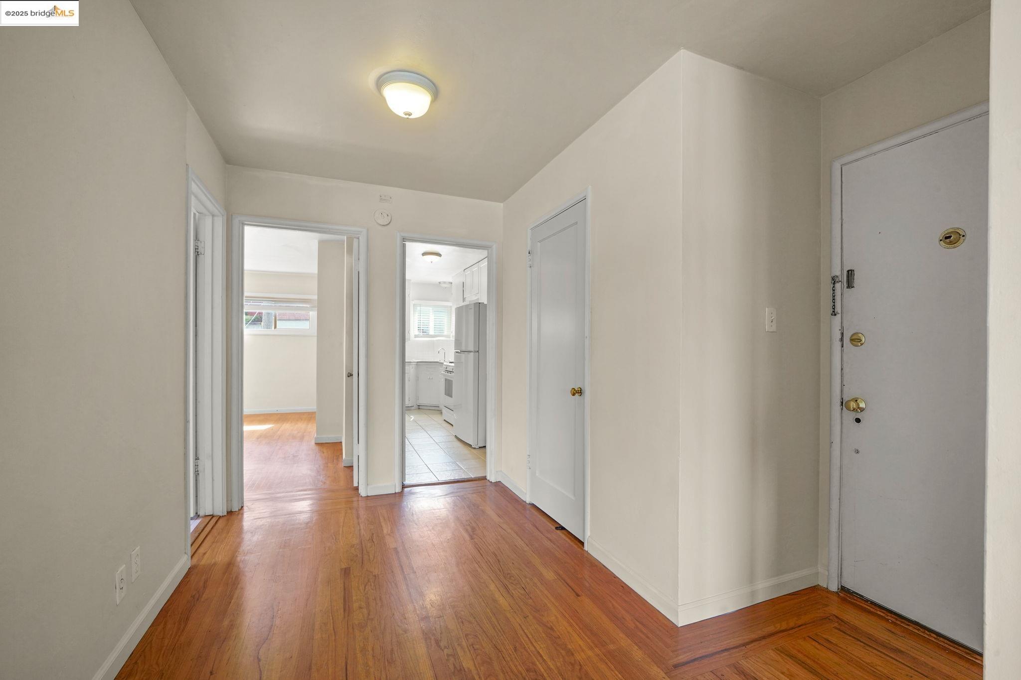 Detail Gallery Image 4 of 19 For 829 Vermont St, Oakland,  CA 94610 - – Beds | – Baths