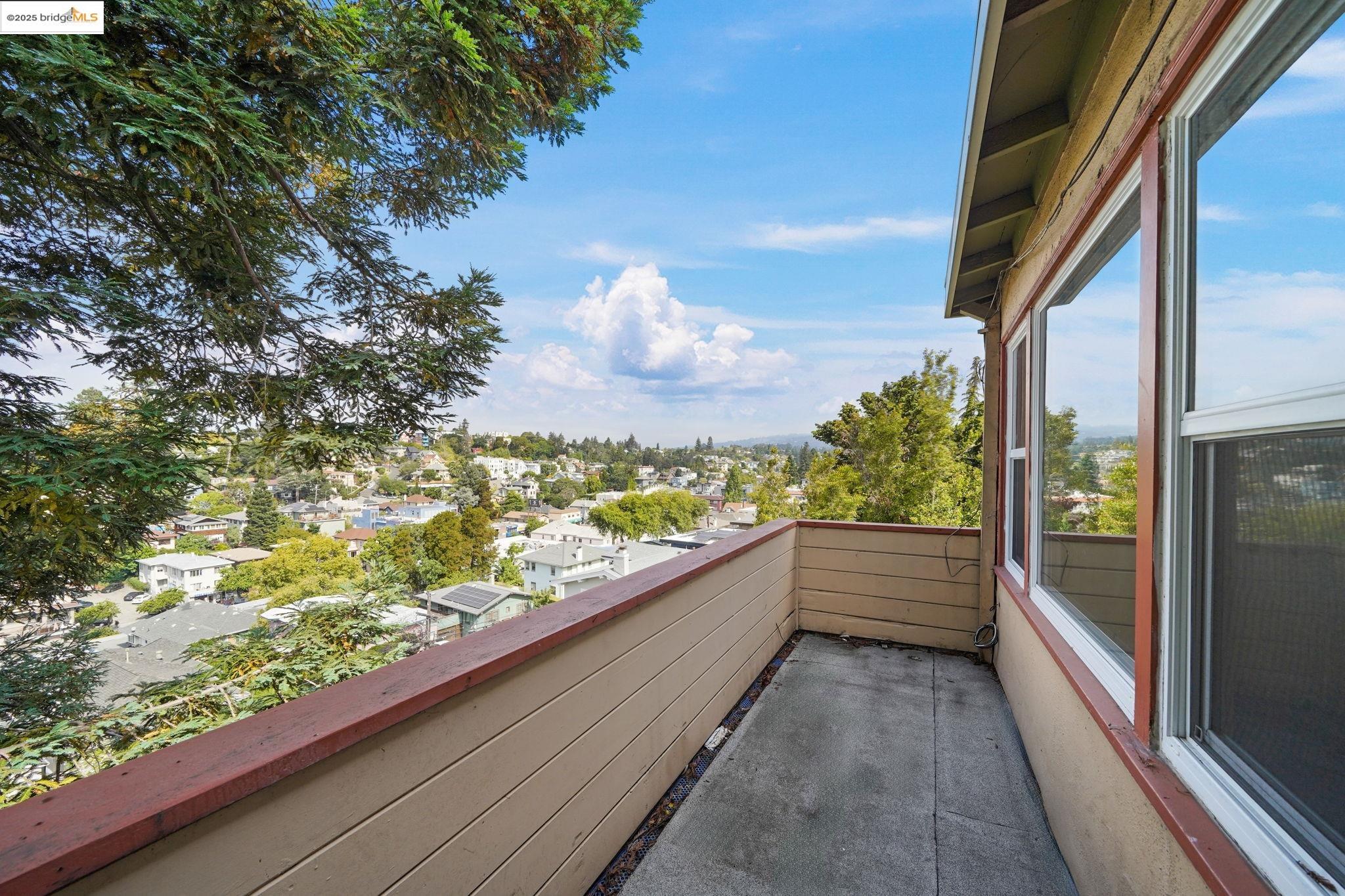 Detail Gallery Image 8 of 19 For 829 Vermont St, Oakland,  CA 94610 - – Beds | – Baths