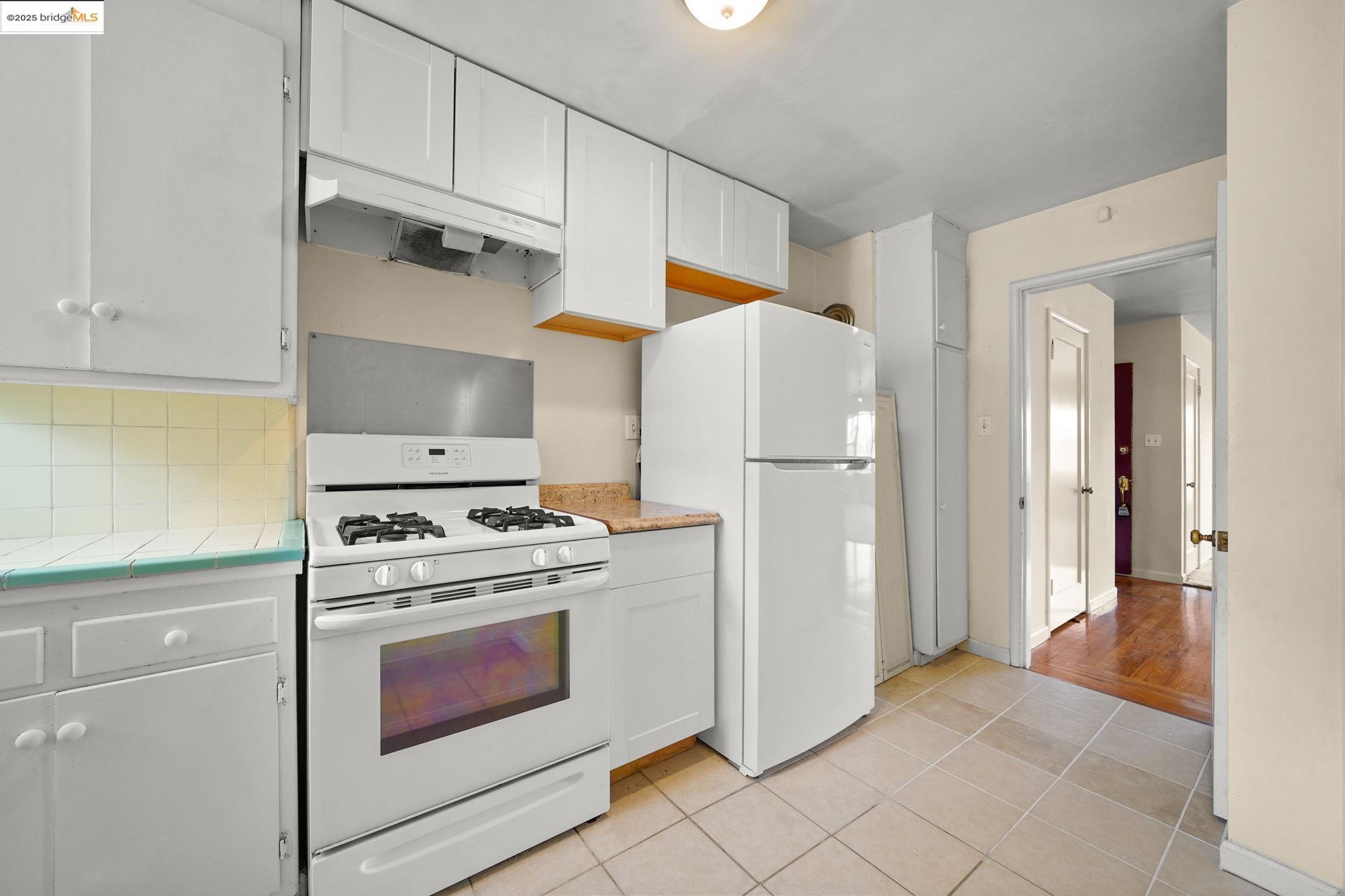 Detail Gallery Image 10 of 19 For 829 Vermont St, Oakland,  CA 94610 - – Beds | – Baths