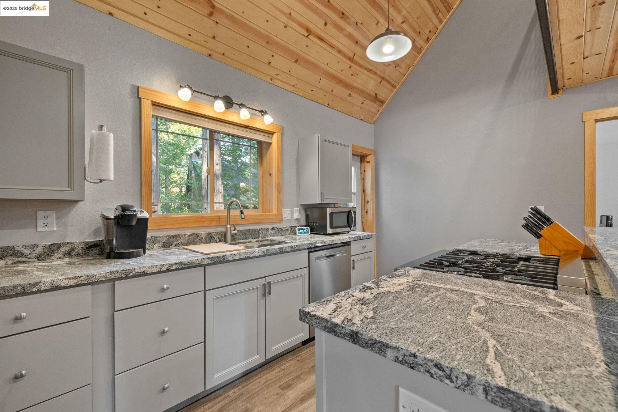Detail Gallery Image 14 of 37 For 24118 Palapeta Ln, Mi Wuk Village,  CA 95346 - 3 Beds | 2/1 Baths