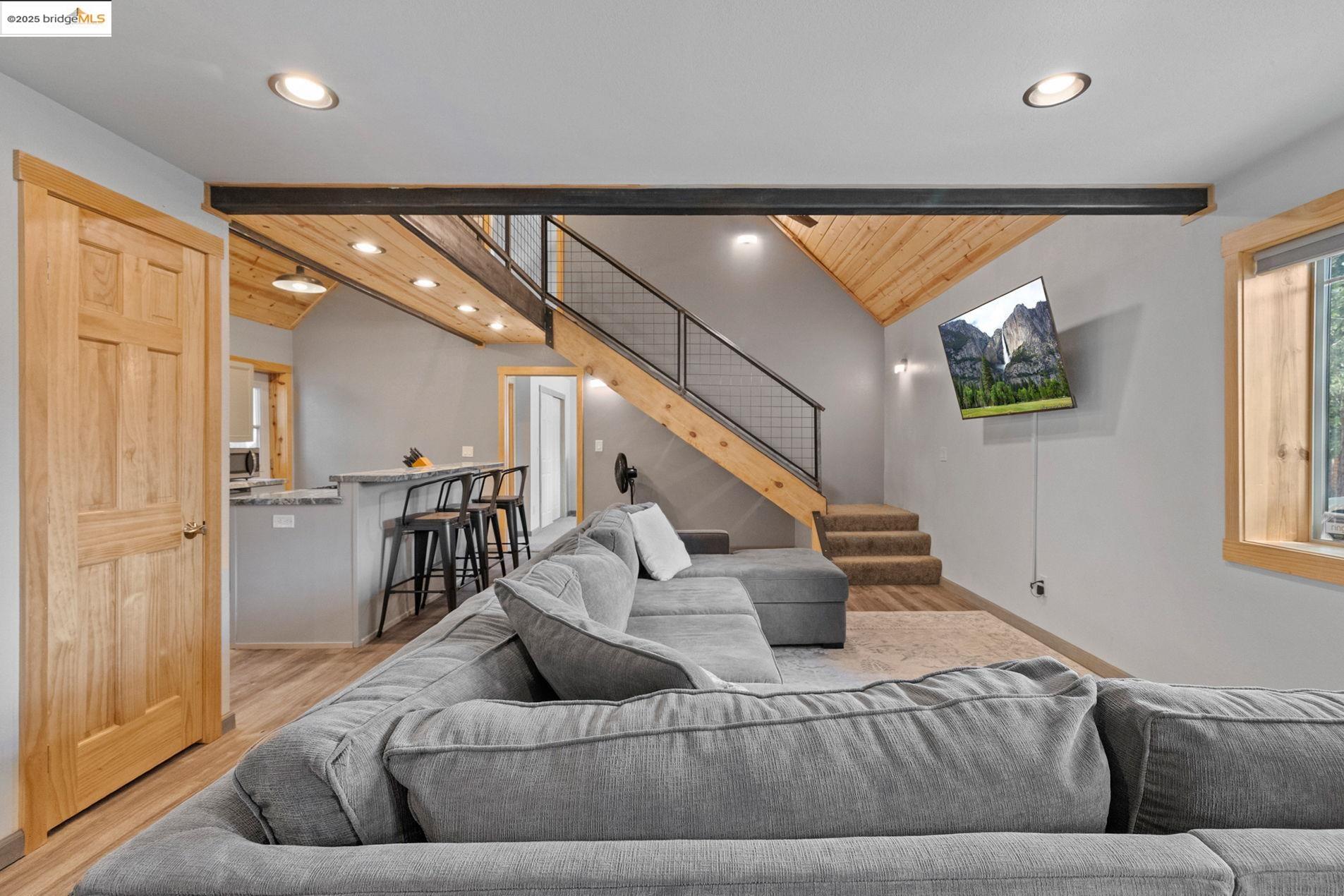 Detail Gallery Image 9 of 37 For 24118 Palapeta Ln, Mi Wuk Village,  CA 95346 - 3 Beds | 2/1 Baths