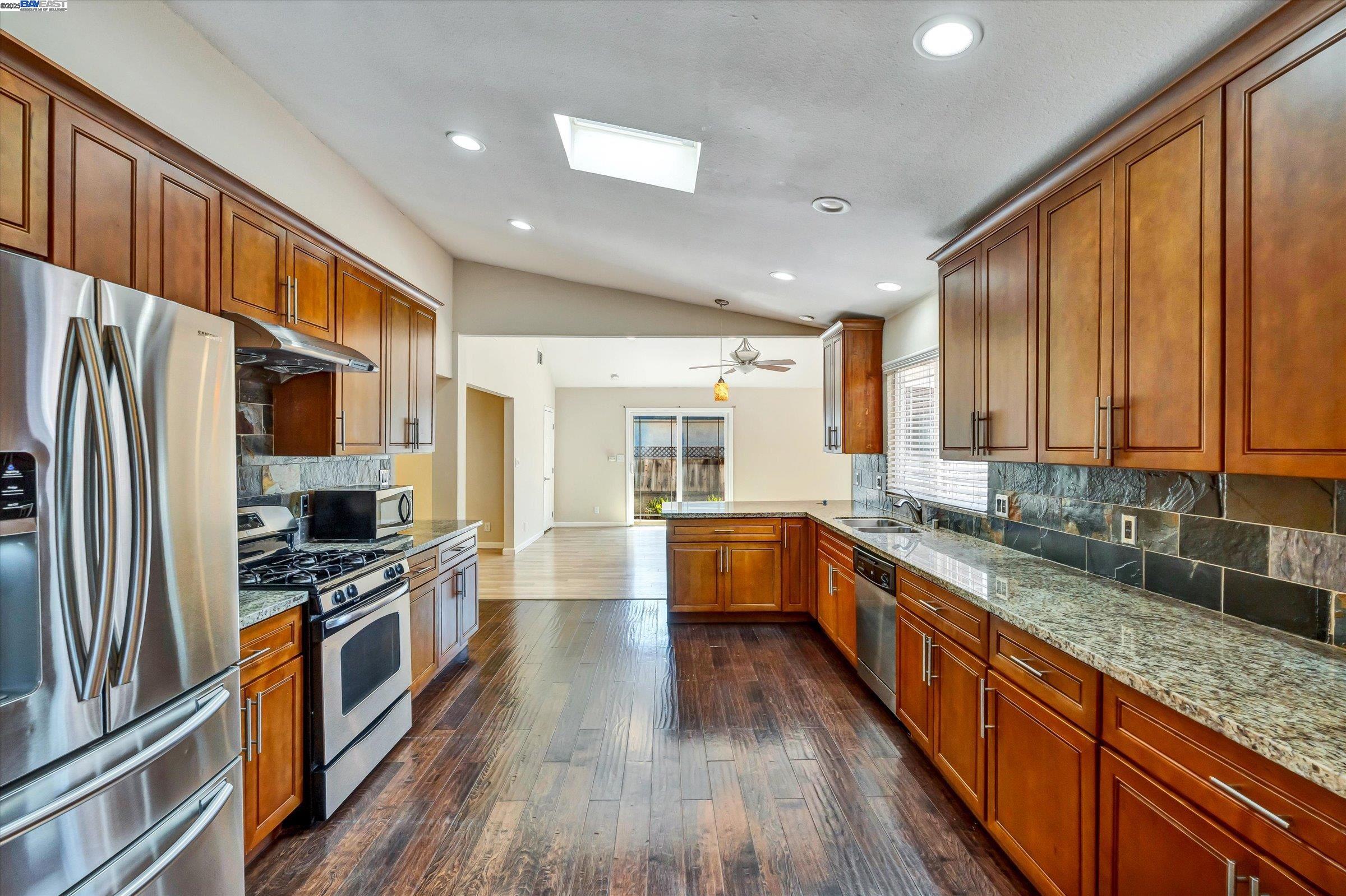 Detail Gallery Image 8 of 45 For 37659 Granville Dr, Fremont,  CA 94536 - 5 Beds | 3 Baths