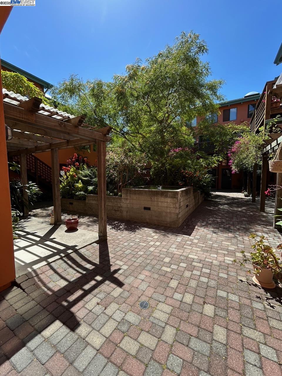 Detail Gallery Image 14 of 15 For 2120 6th St #11,  Berkeley,  CA 94710 - 1 Beds | 1 Baths