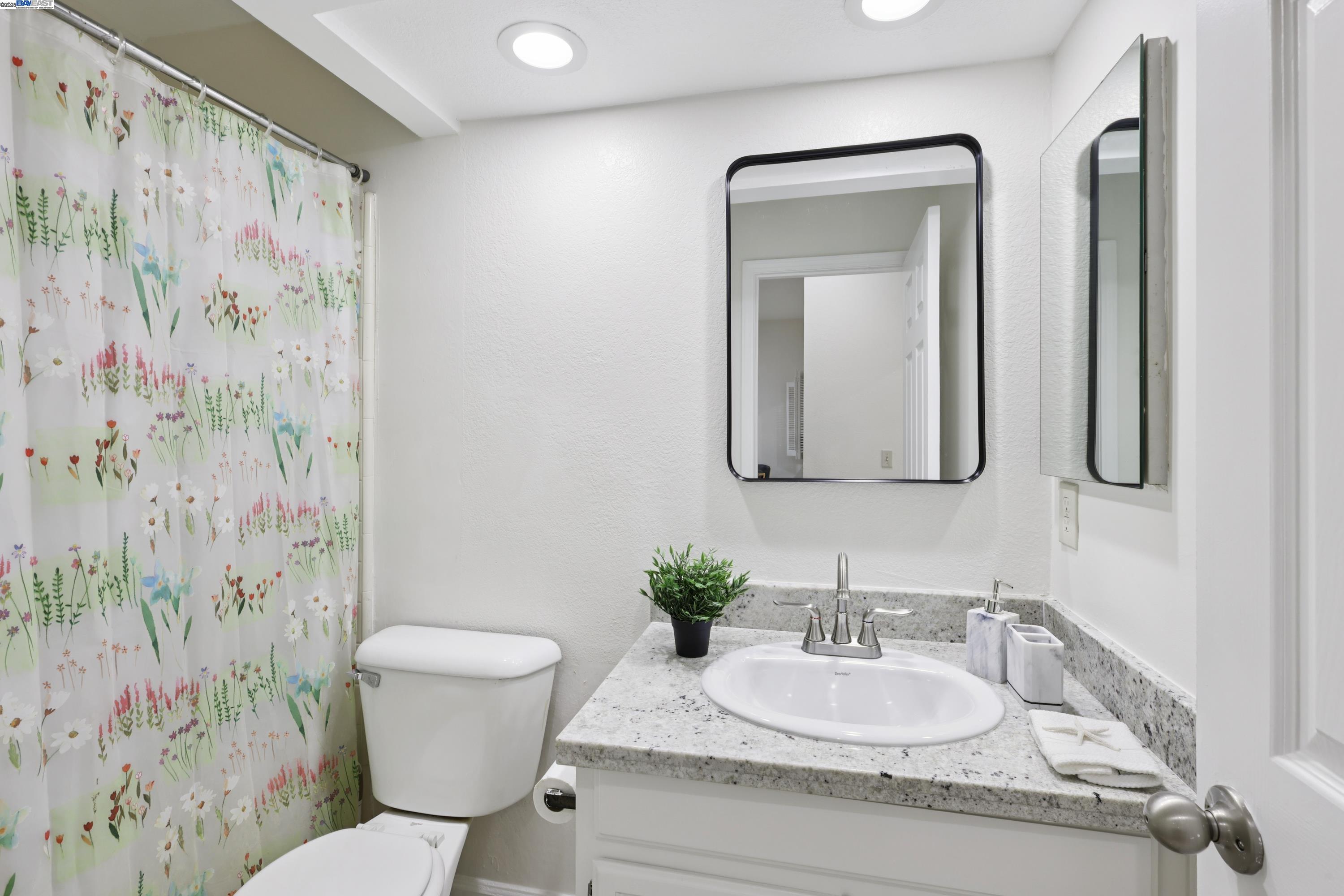Detail Gallery Image 14 of 48 For 963 La Mesa Ter #H,  Sunnyvale,  CA 94086 - 3 Beds | 3 Baths