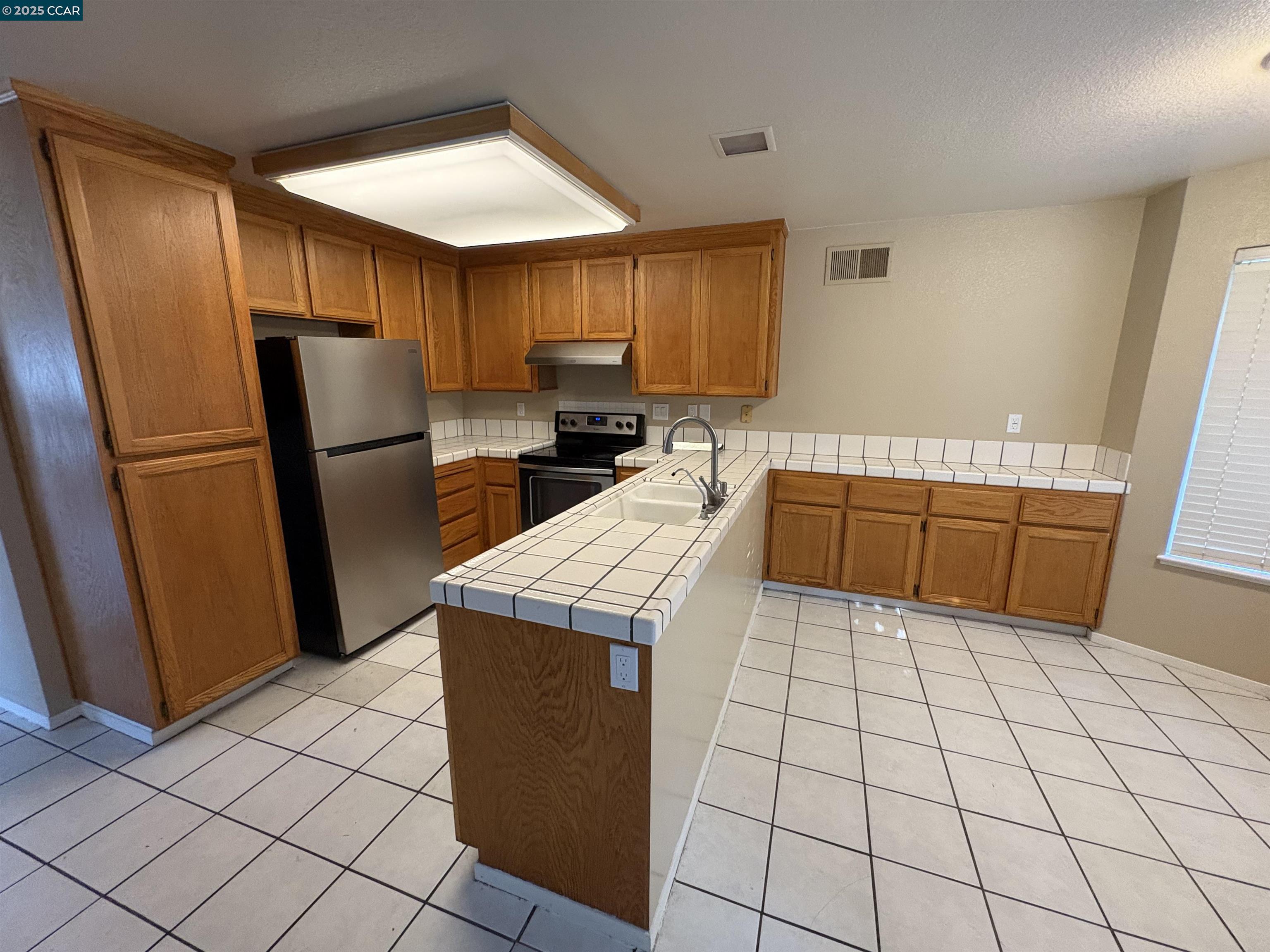 Detail Gallery Image 3 of 12 For 3524 Liberty Ct., Antioch,  CA 94509 - 4 Beds | 2/1 Baths