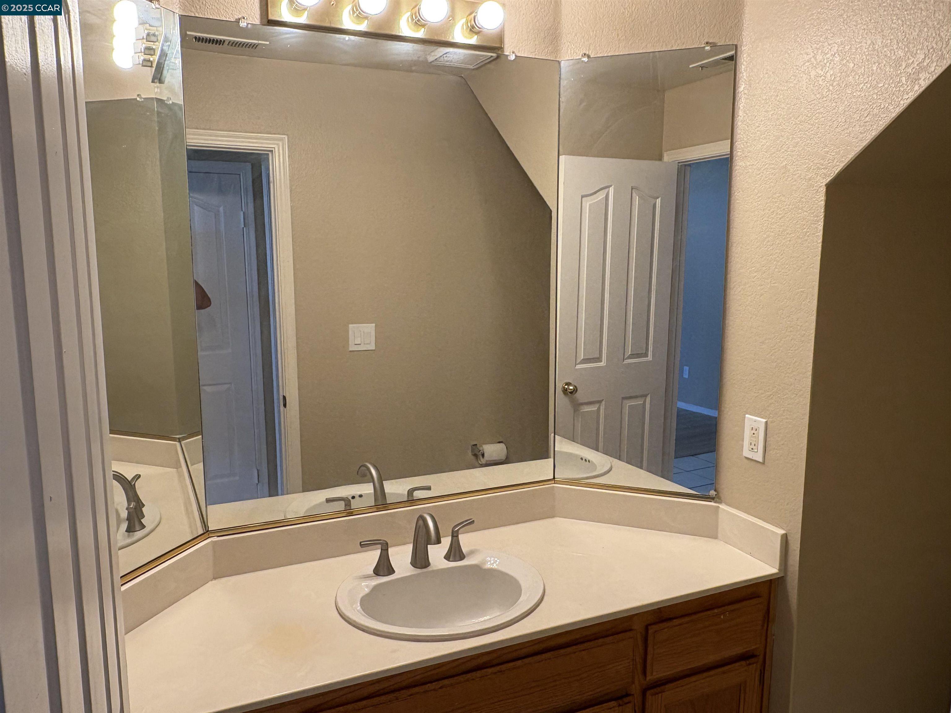 Detail Gallery Image 5 of 12 For 3524 Liberty Ct., Antioch,  CA 94509 - 4 Beds | 2/1 Baths