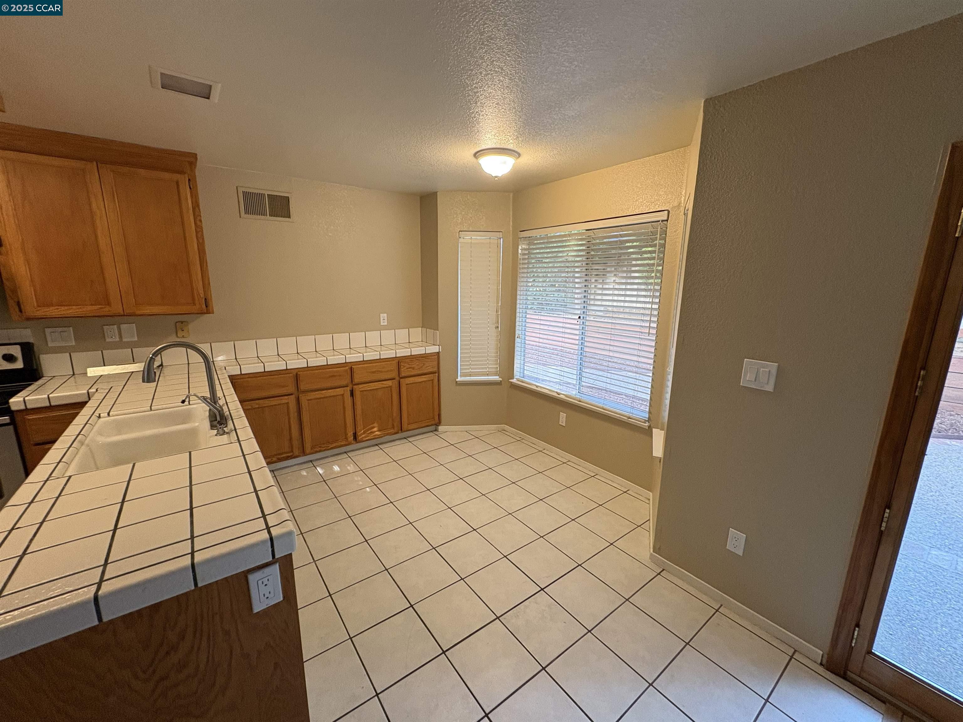 Detail Gallery Image 6 of 12 For 3524 Liberty Ct., Antioch,  CA 94509 - 4 Beds | 2/1 Baths