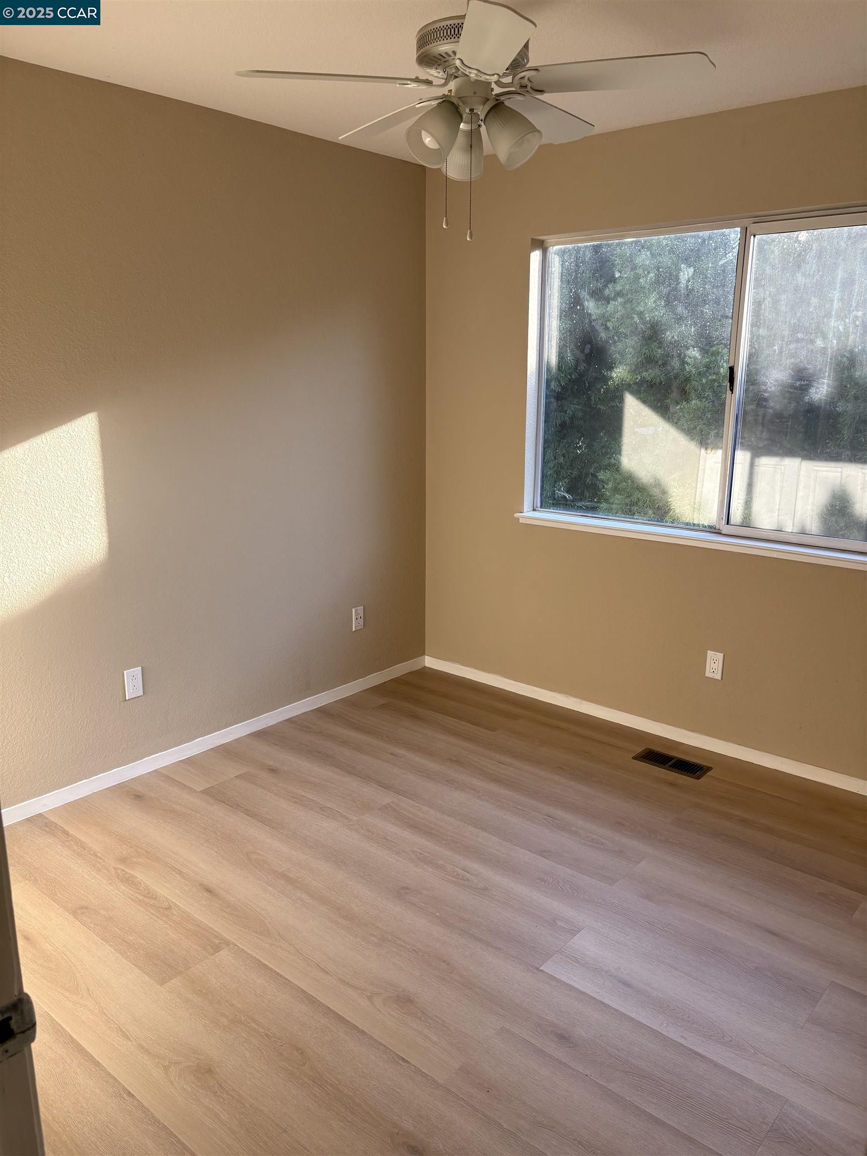 Detail Gallery Image 9 of 12 For 3524 Liberty Ct., Antioch,  CA 94509 - 4 Beds | 2/1 Baths