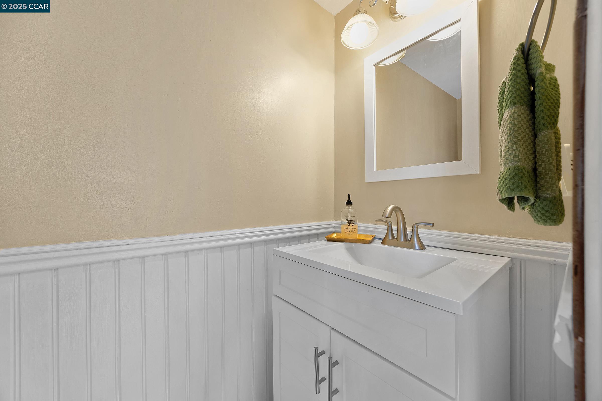 Detail Gallery Image 14 of 31 For 112 Inverness Ct, Benicia,  CA 94510 - 3 Beds | 2/1 Baths