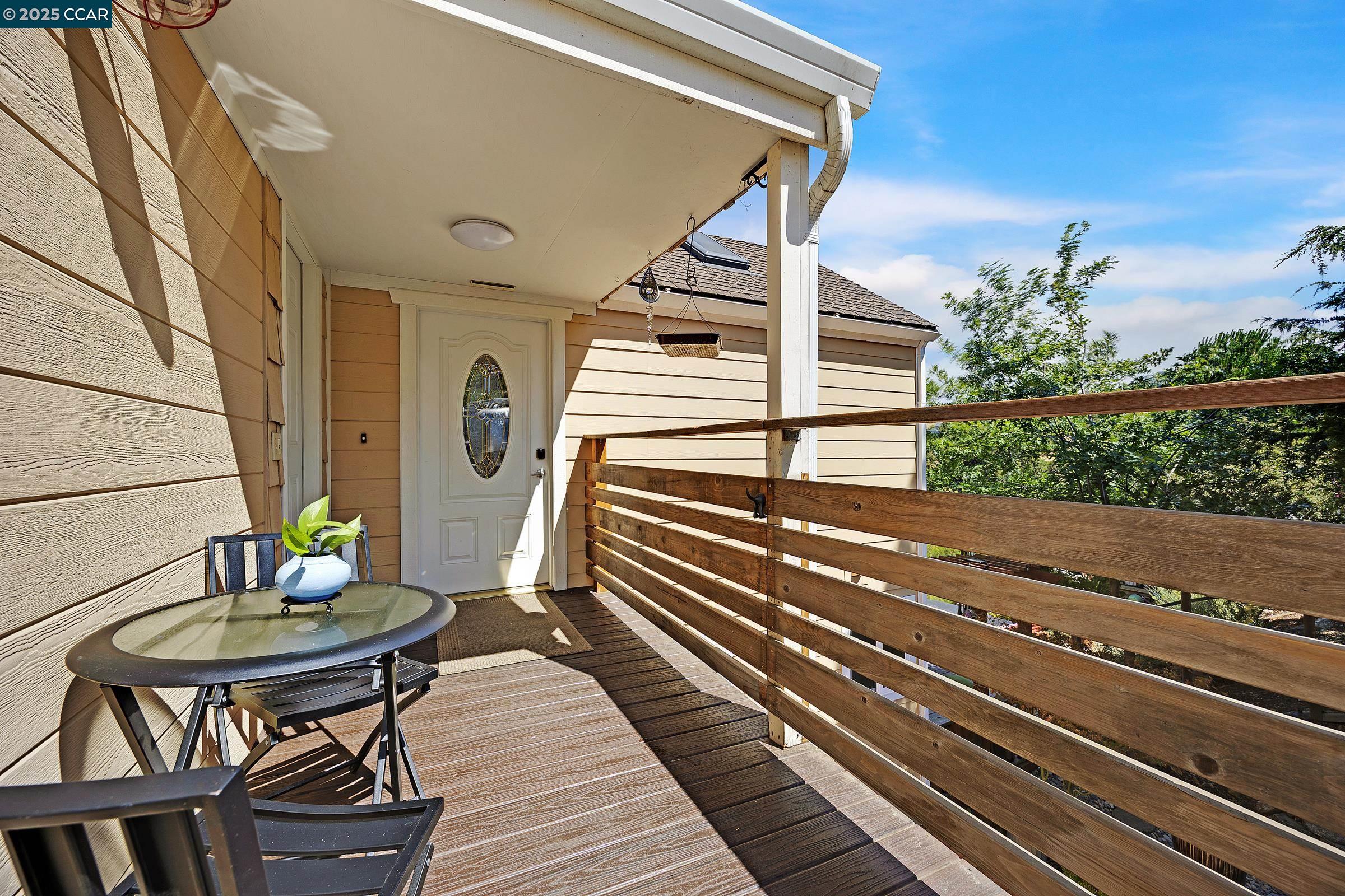 Detail Gallery Image 3 of 31 For 112 Inverness Ct, Benicia,  CA 94510 - 3 Beds | 2/1 Baths