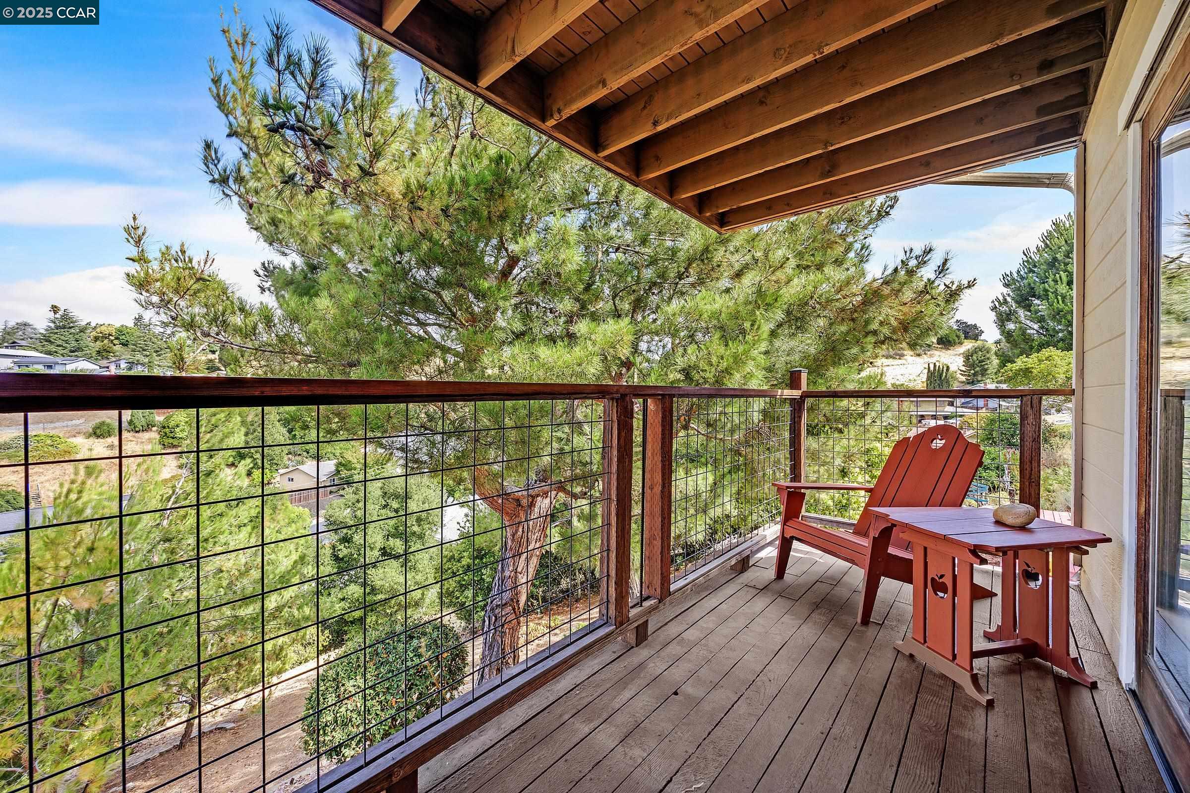 Detail Gallery Image 22 of 31 For 112 Inverness Ct, Benicia,  CA 94510 - 3 Beds | 2/1 Baths
