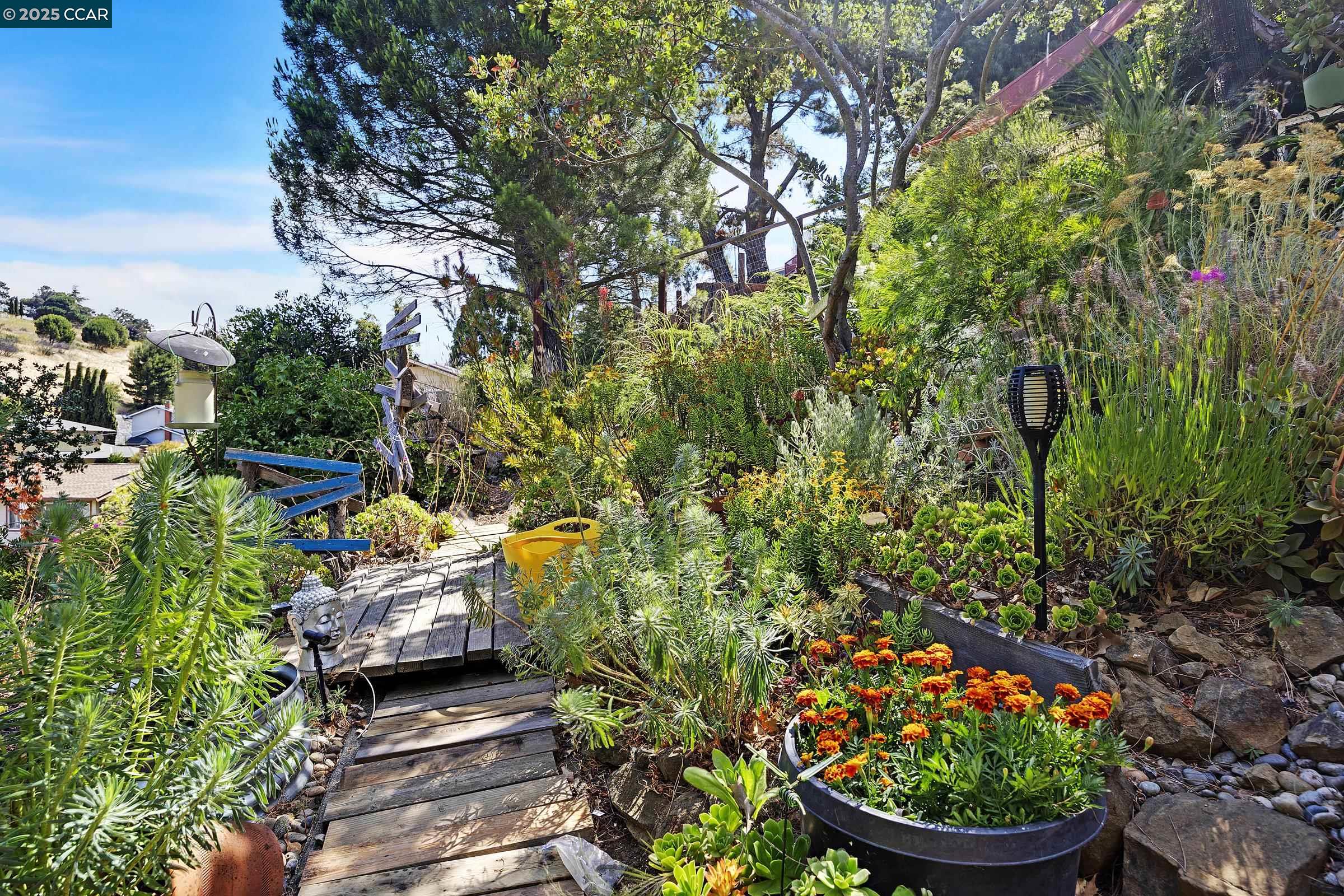 Detail Gallery Image 27 of 31 For 112 Inverness Ct, Benicia,  CA 94510 - 3 Beds | 2/1 Baths