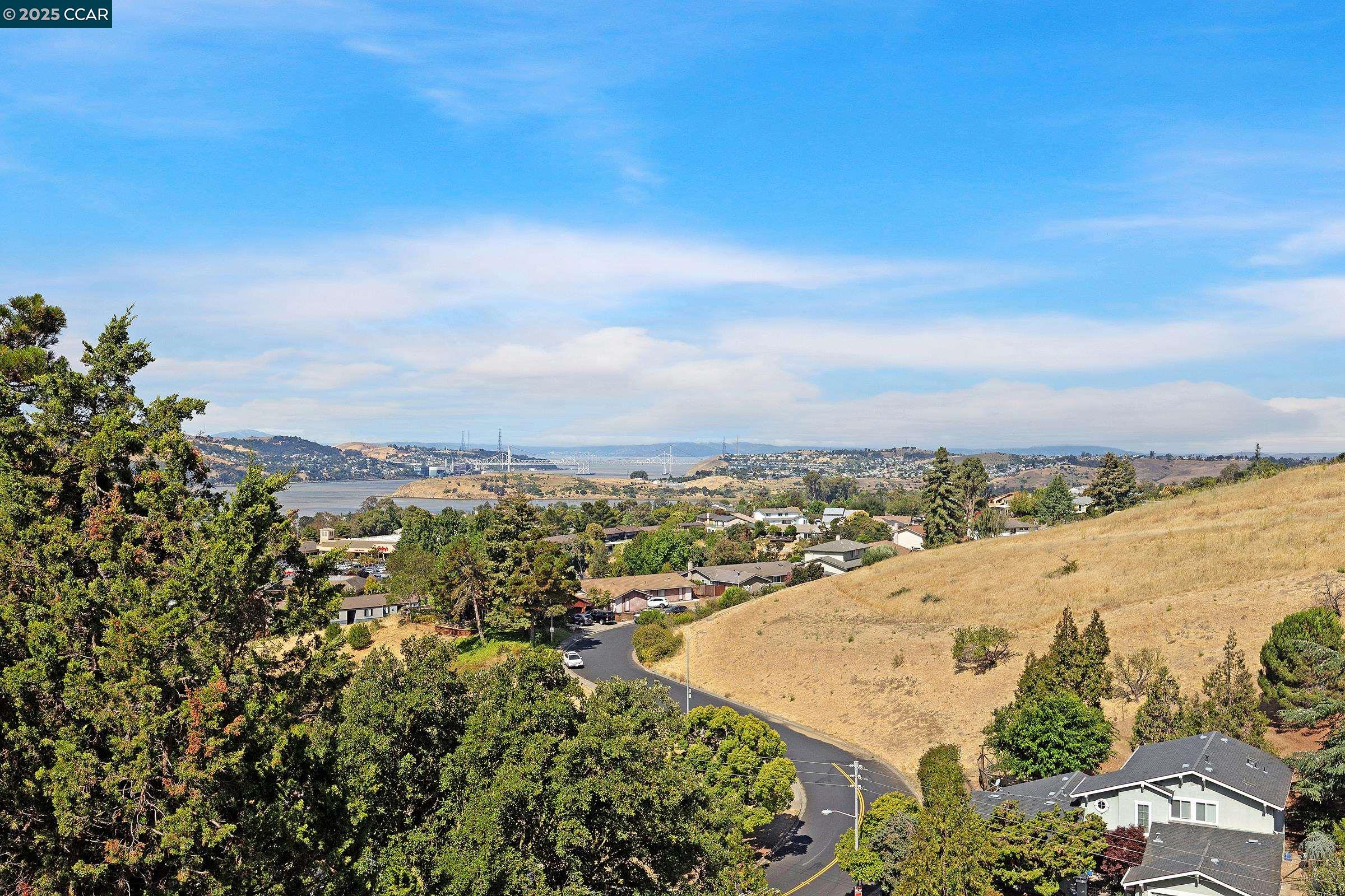 Detail Gallery Image 30 of 31 For 112 Inverness Ct, Benicia,  CA 94510 - 3 Beds | 2/1 Baths