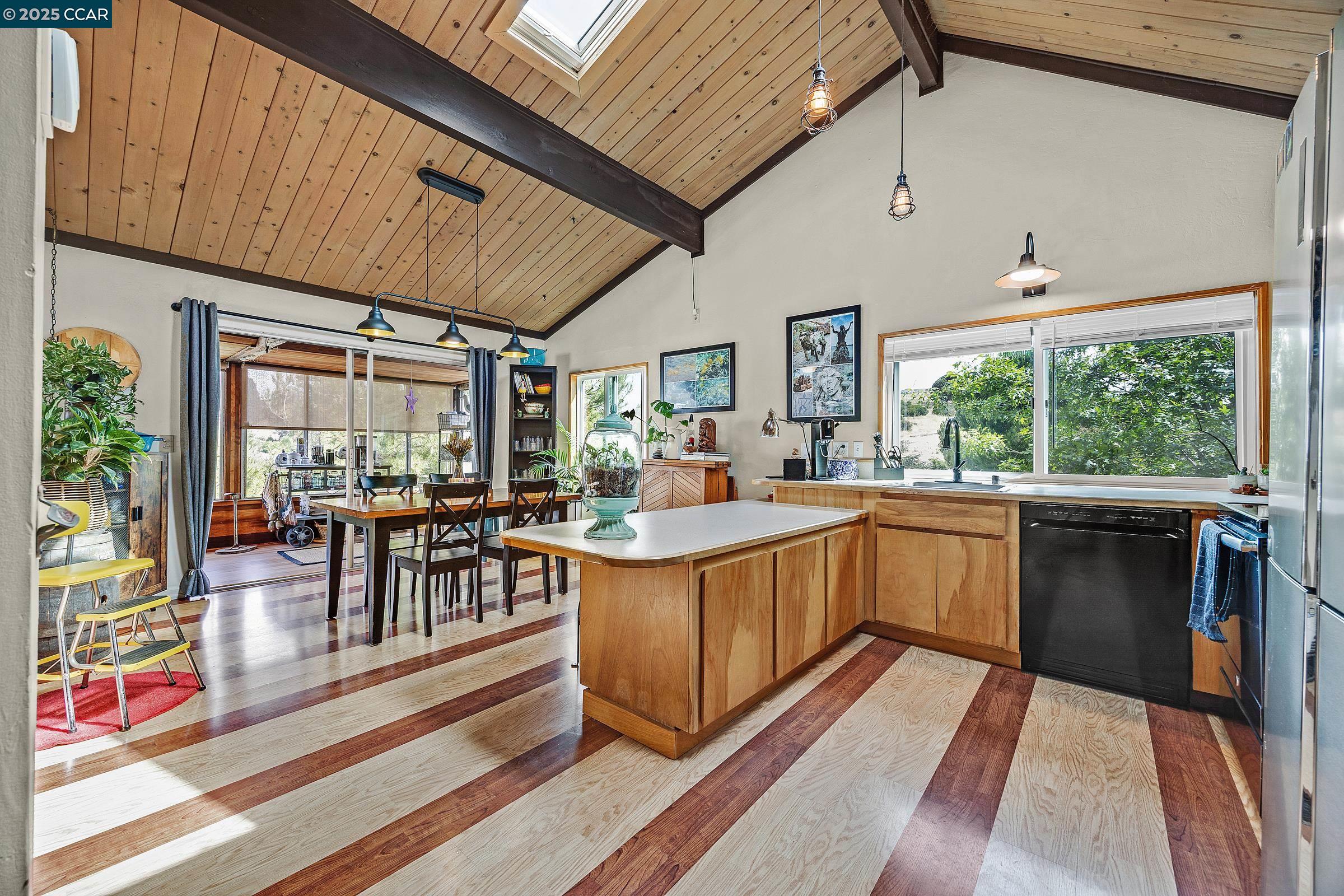 Detail Gallery Image 4 of 31 For 112 Inverness Ct, Benicia,  CA 94510 - 3 Beds | 2/1 Baths