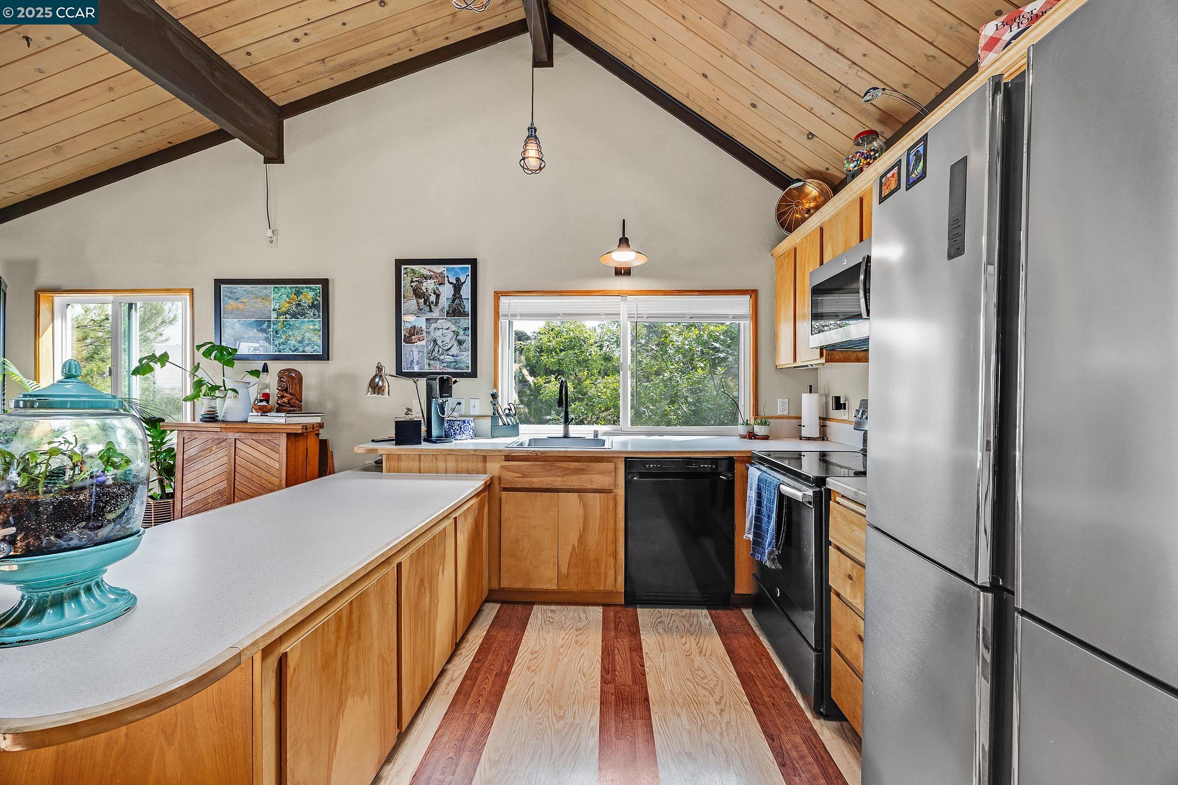 Detail Gallery Image 5 of 31 For 112 Inverness Ct, Benicia,  CA 94510 - 3 Beds | 2/1 Baths