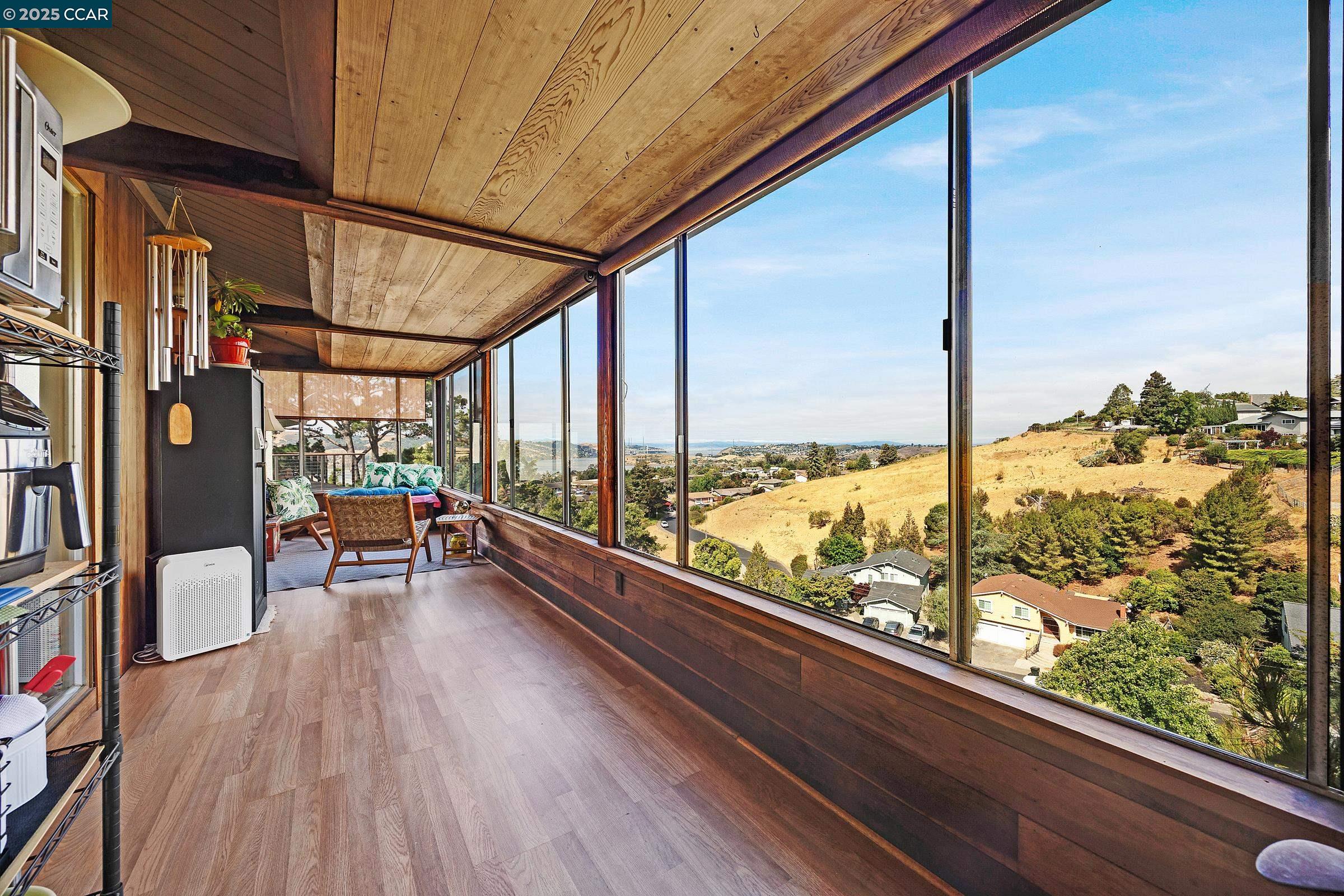 Detail Gallery Image 9 of 31 For 112 Inverness Ct, Benicia,  CA 94510 - 3 Beds | 2/1 Baths