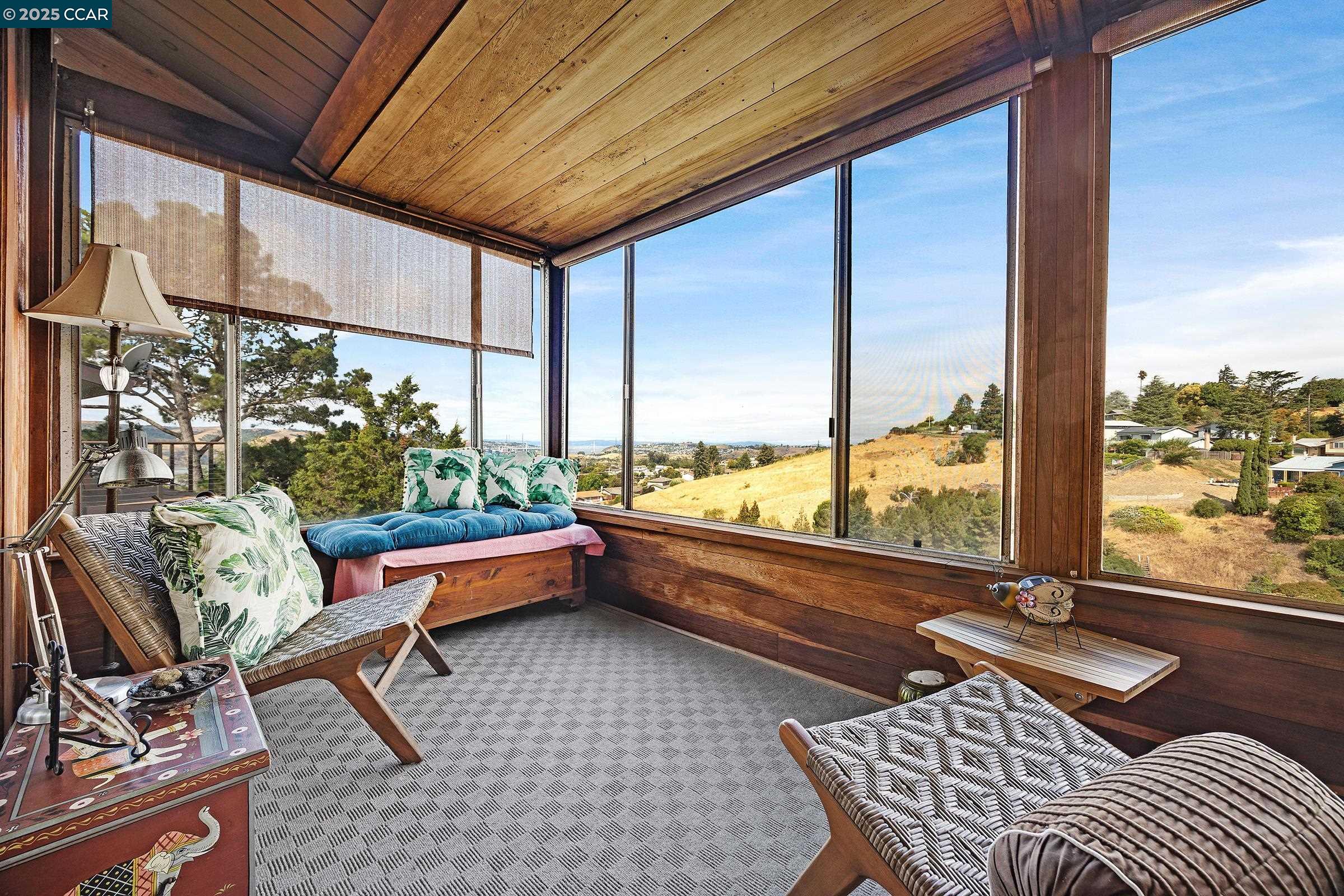 Detail Gallery Image 10 of 31 For 112 Inverness Ct, Benicia,  CA 94510 - 3 Beds | 2/1 Baths