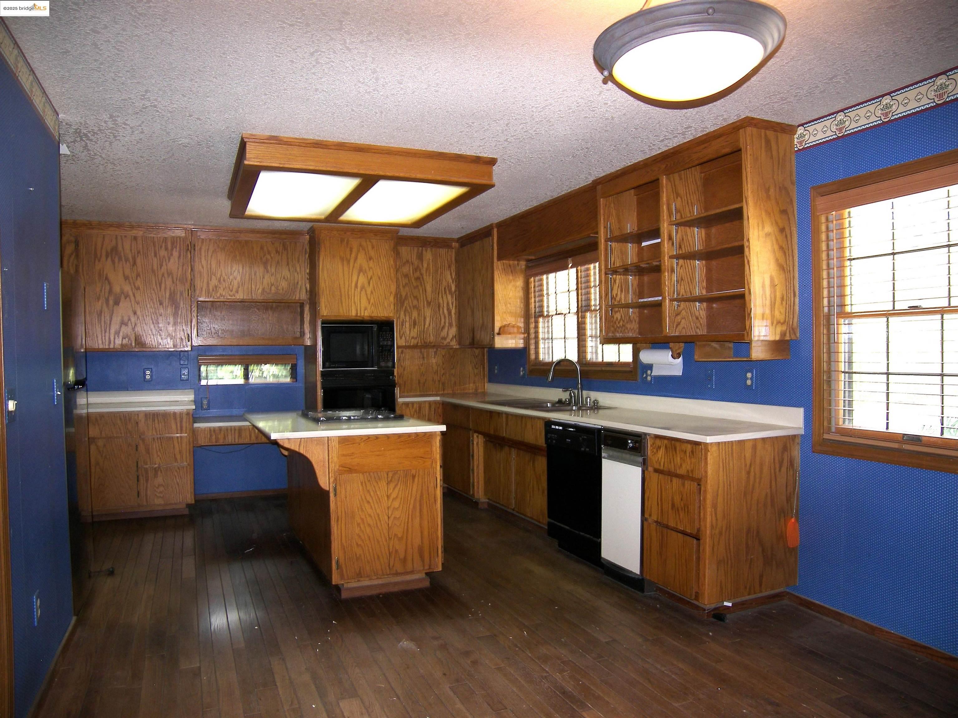 Detail Gallery Image 5 of 58 For 19195 Ferretti Rd., Groveland,  CA 95321 - 3 Beds | 3 Baths