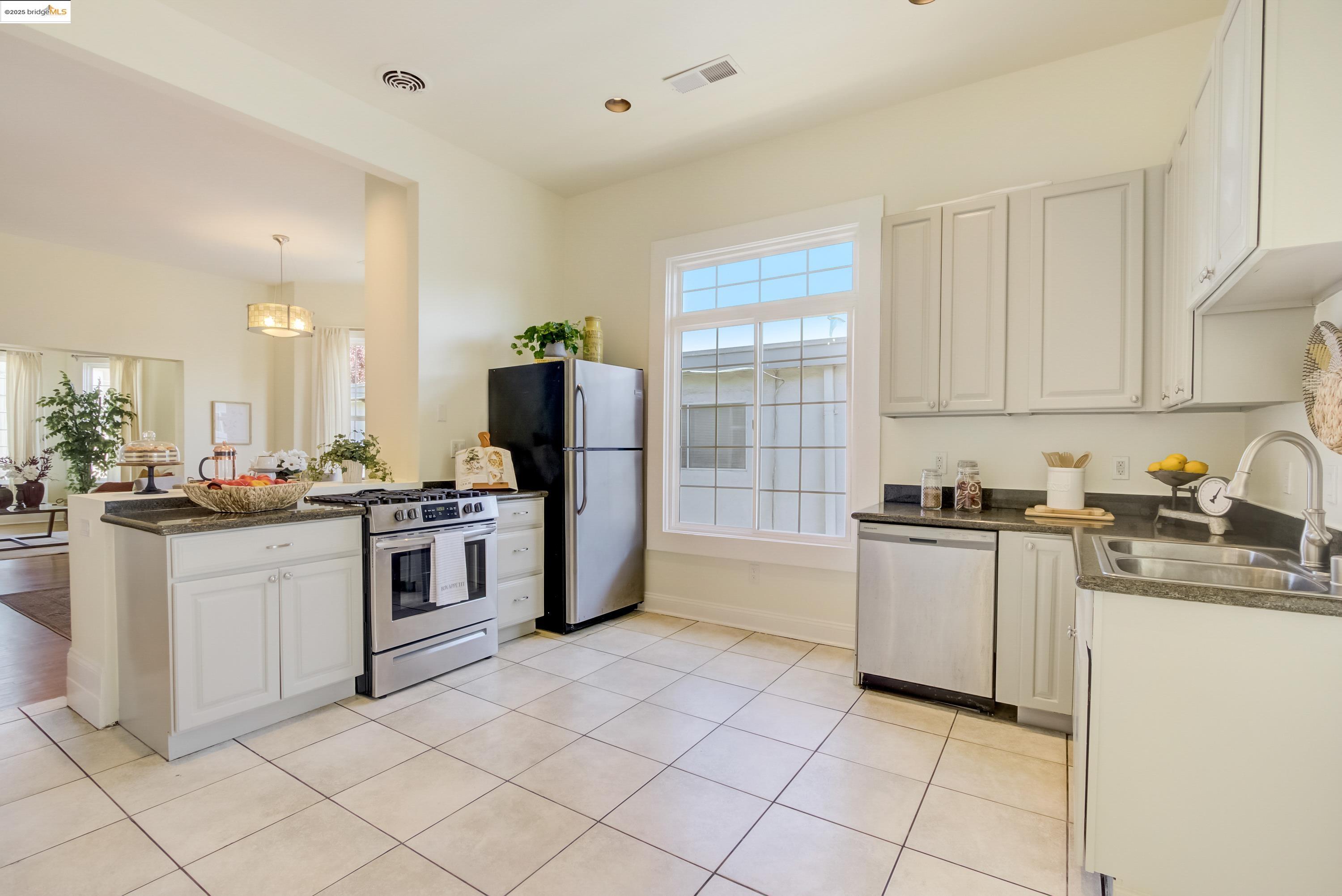 Detail Gallery Image 25 of 42 For 1522 Harmon Street, Berkeley,  CA 94703 - – Beds | – Baths