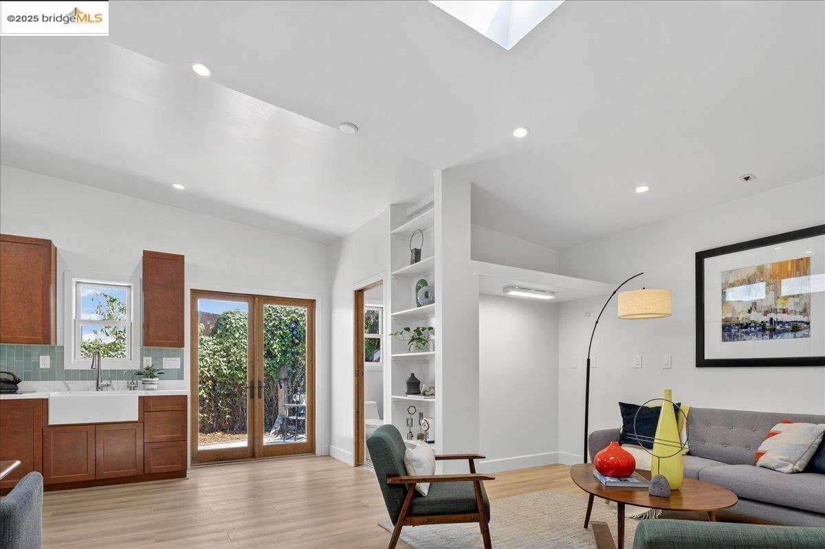Detail Gallery Image 10 of 42 For 1522 Harmon Street, Berkeley,  CA 94703 - – Beds | – Baths