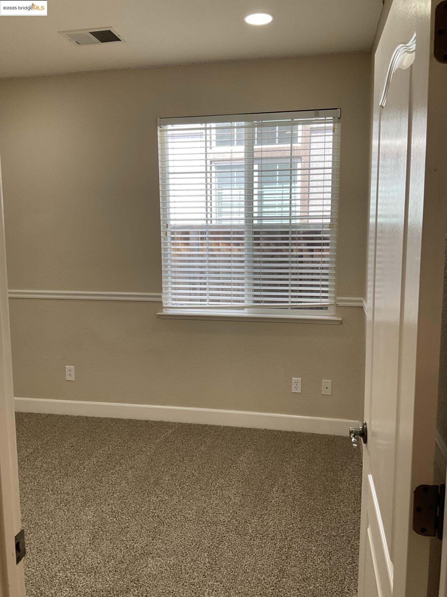 Detail Gallery Image 6 of 11 For 5249 Sungrove Way, Antioch,  CA 94531 - 3 Beds | 2 Baths