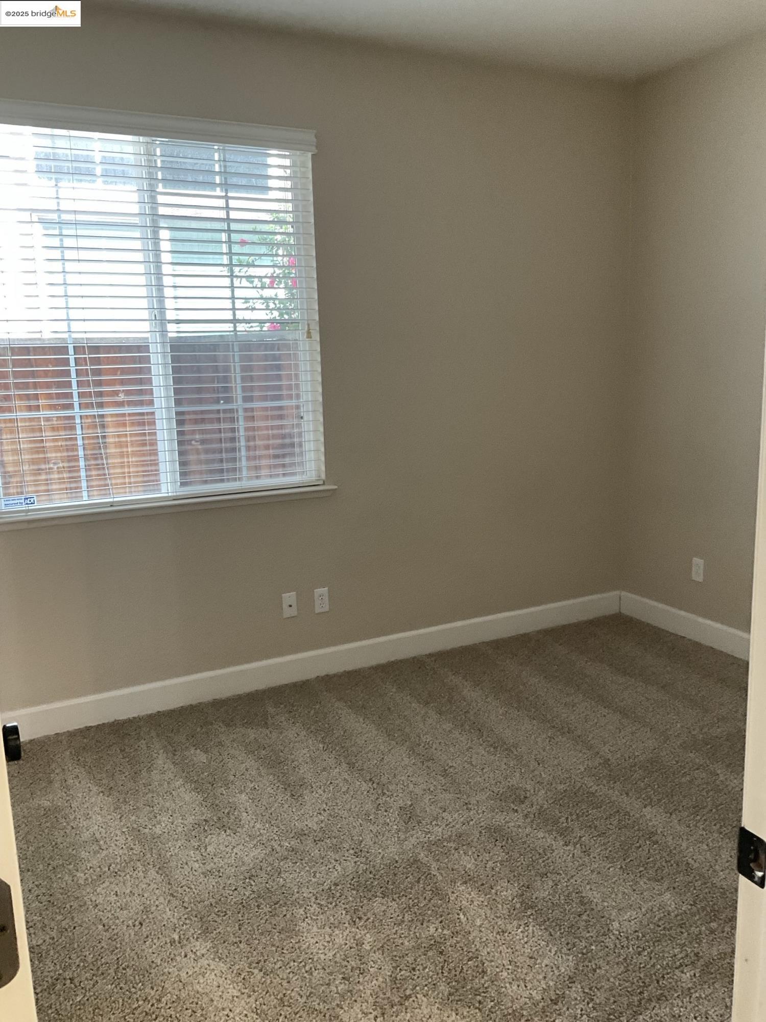 Detail Gallery Image 7 of 11 For 5249 Sungrove Way, Antioch,  CA 94531 - 3 Beds | 2 Baths