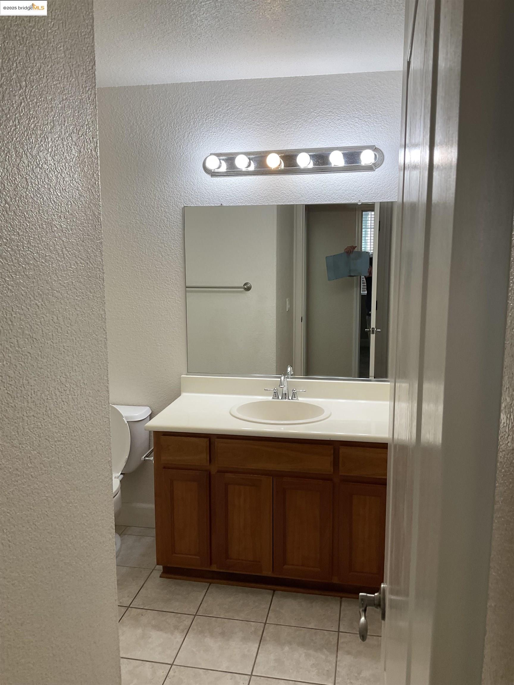Detail Gallery Image 8 of 11 For 5249 Sungrove Way, Antioch,  CA 94531 - 3 Beds | 2 Baths