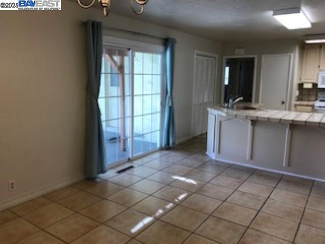 Detail Gallery Image 9 of 12 For 212 Elvira St, Livermore,  CA 94550 - 3 Beds | 2 Baths