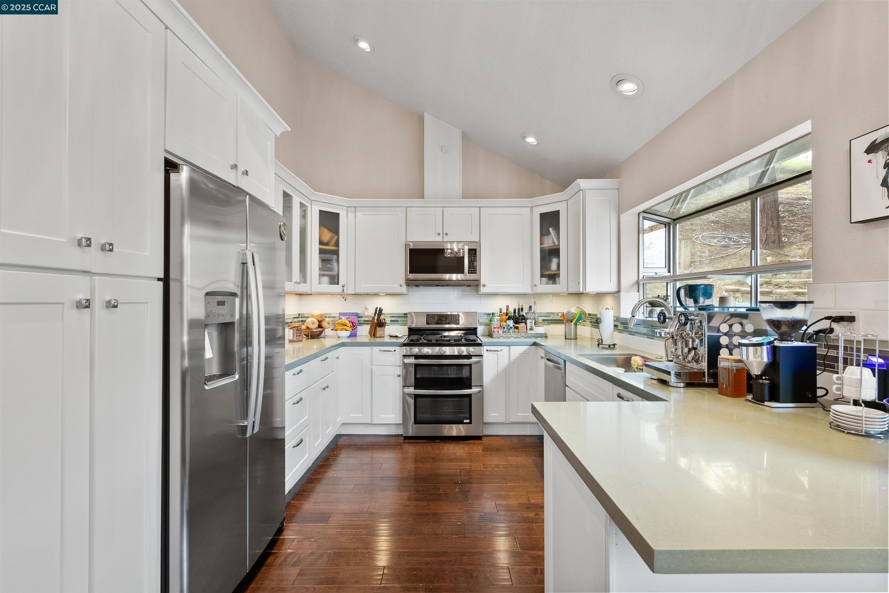 Detail Gallery Image 12 of 44 For 110 Costanza Drive, Martinez,  CA 94553 - 4 Beds | 3 Baths
