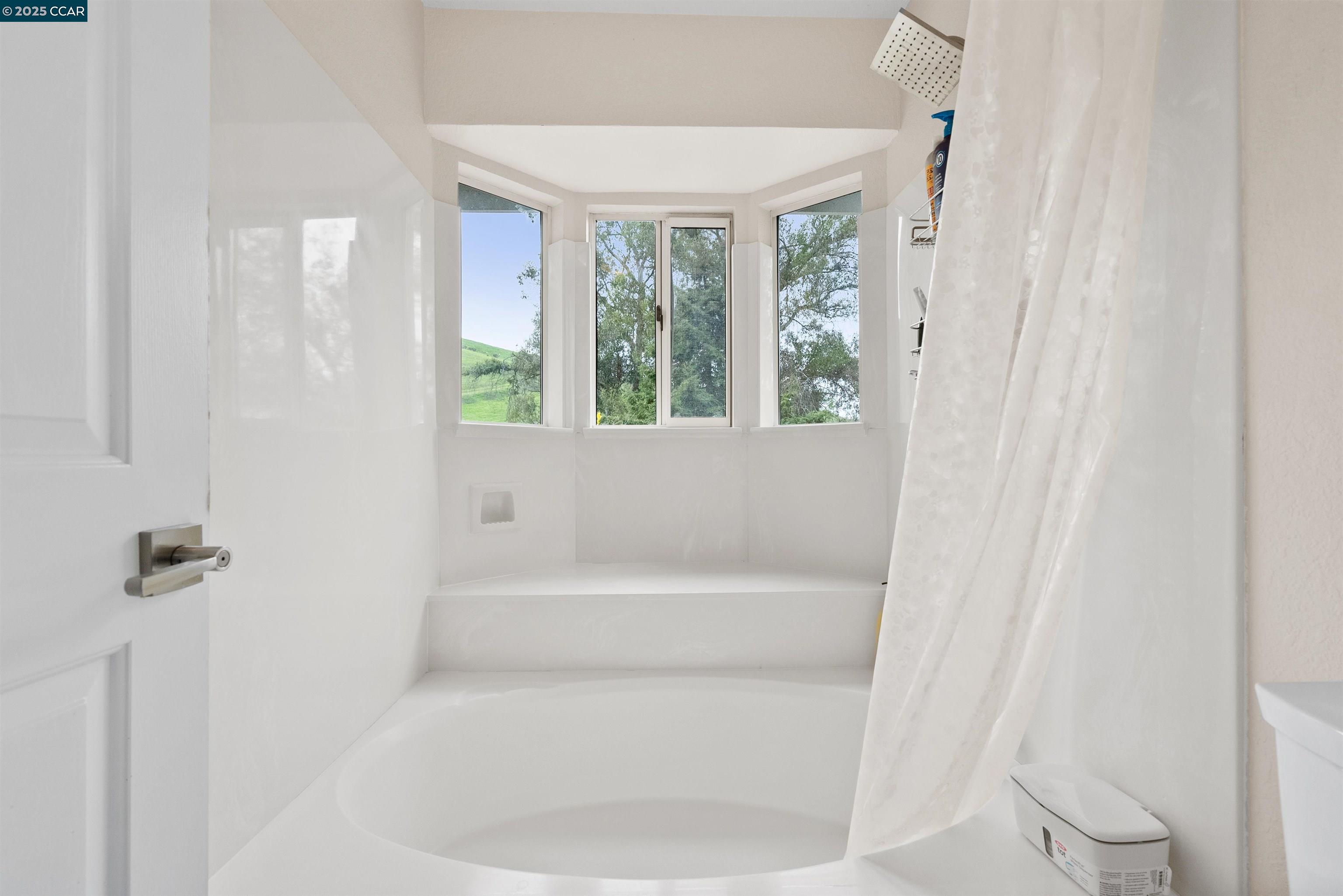Detail Gallery Image 22 of 44 For 110 Costanza Drive, Martinez,  CA 94553 - 4 Beds | 3 Baths