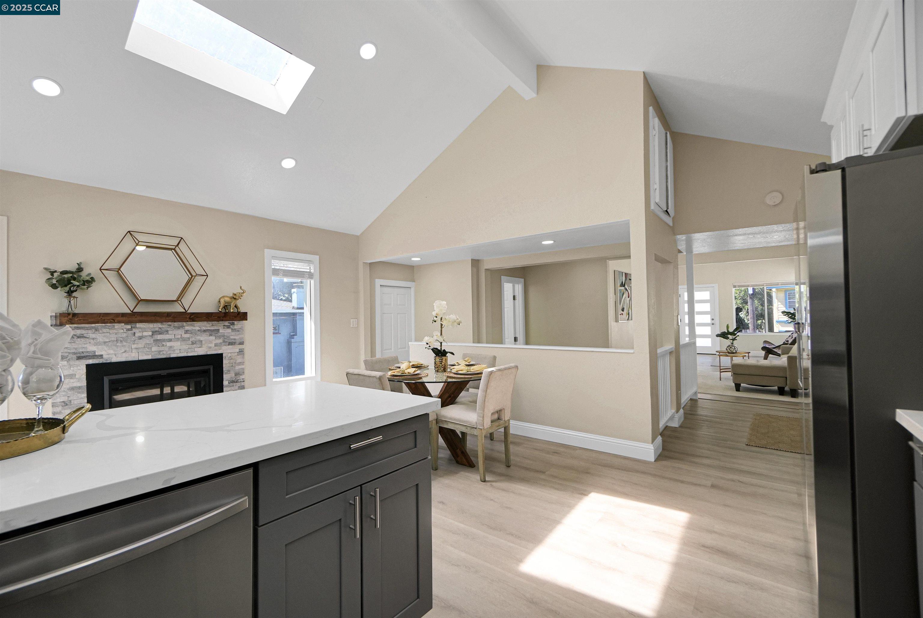 Detail Gallery Image 25 of 60 For 767 47th St, Oakland,  CA 94609 - 4 Beds | 3 Baths