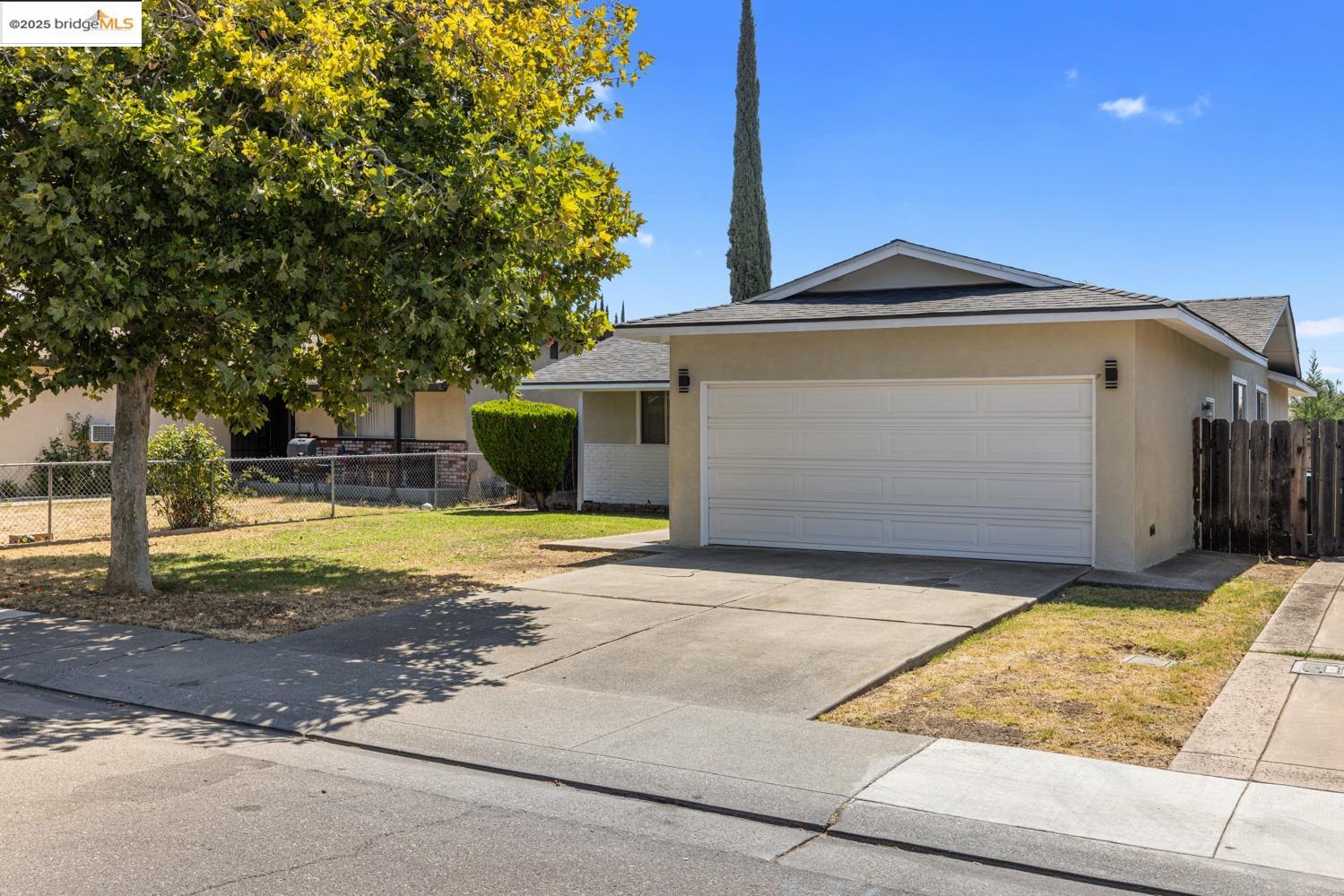 Detail Gallery Image 3 of 29 For 2840 E Anita St, Stockton,  CA 95205 - 3 Beds | 1/1 Baths