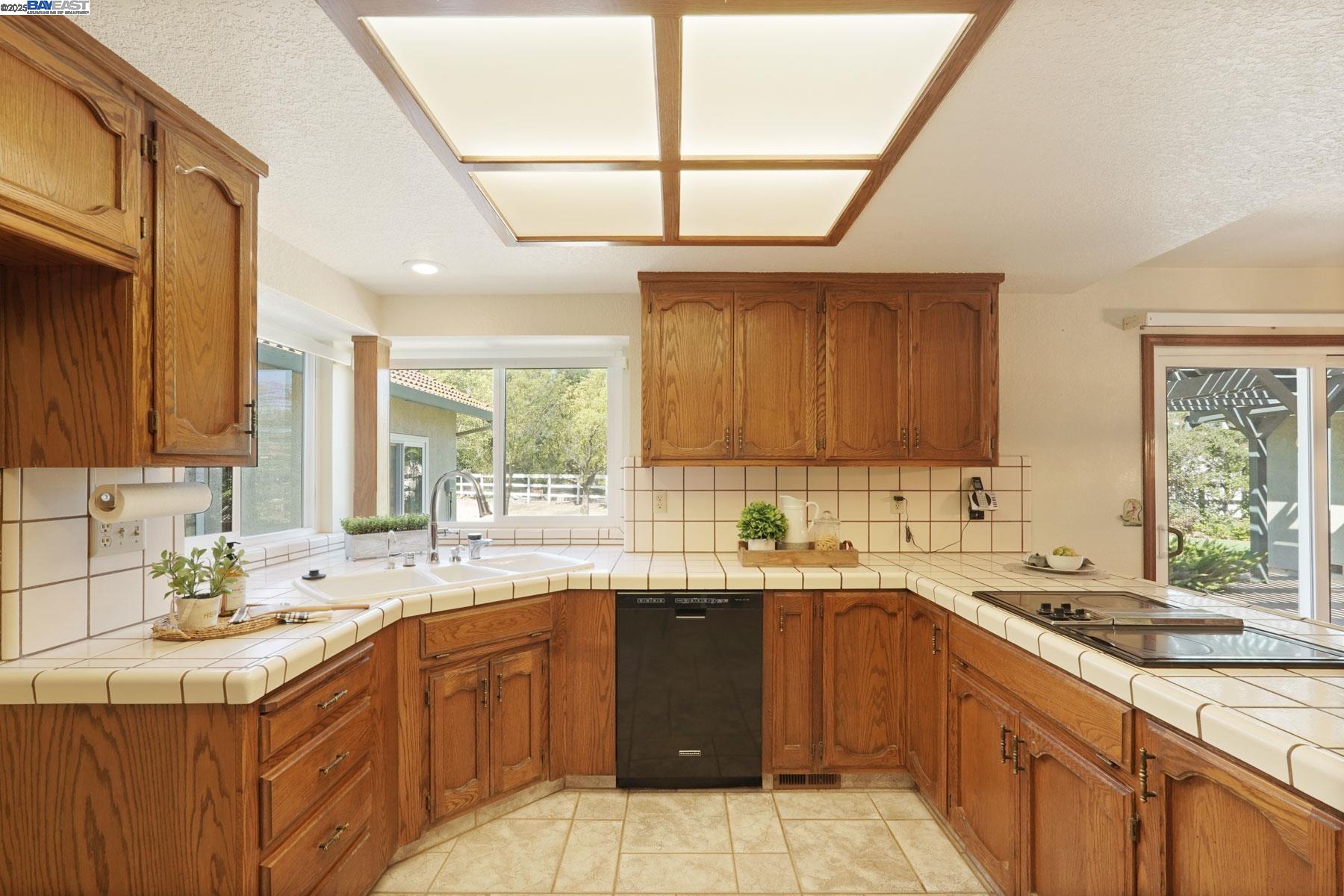 Detail Gallery Image 19 of 60 For 16551 Los Positas Way, Tracy,  CA 95304 - 5 Beds | 4 Baths