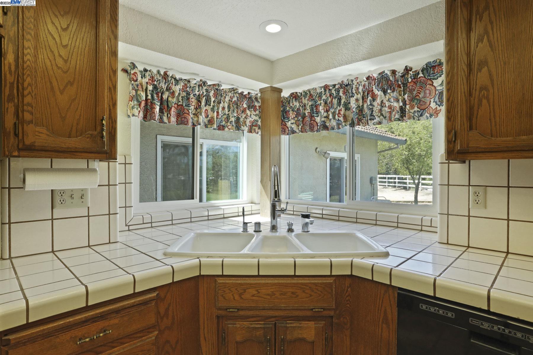 Detail Gallery Image 28 of 60 For 16551 Los Positas Way, Tracy,  CA 95304 - 5 Beds | 4 Baths