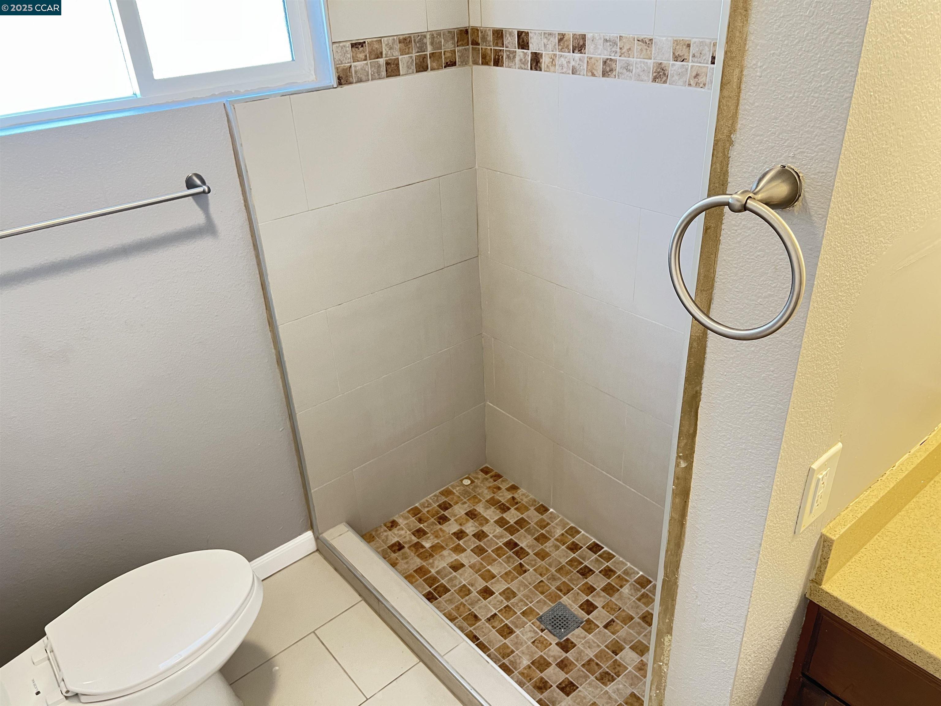 Detail Gallery Image 14 of 21 For 2830 23rd Avenue, Oakland,  CA 94606 - 2 Beds | 1 Baths