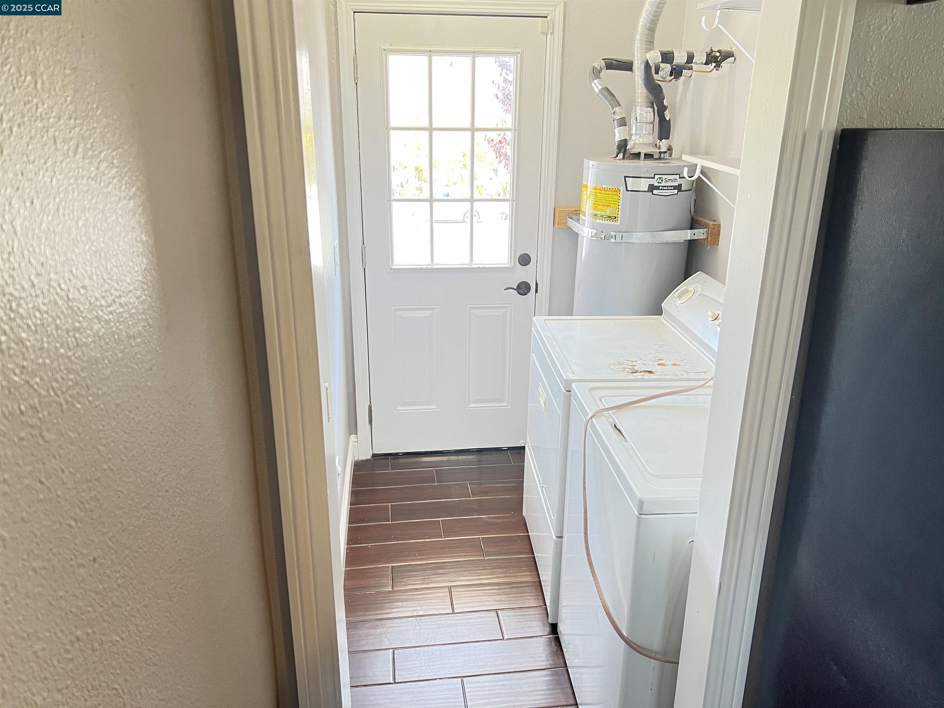 Detail Gallery Image 10 of 21 For 2830 23rd Avenue, Oakland,  CA 94606 - 2 Beds | 1 Baths