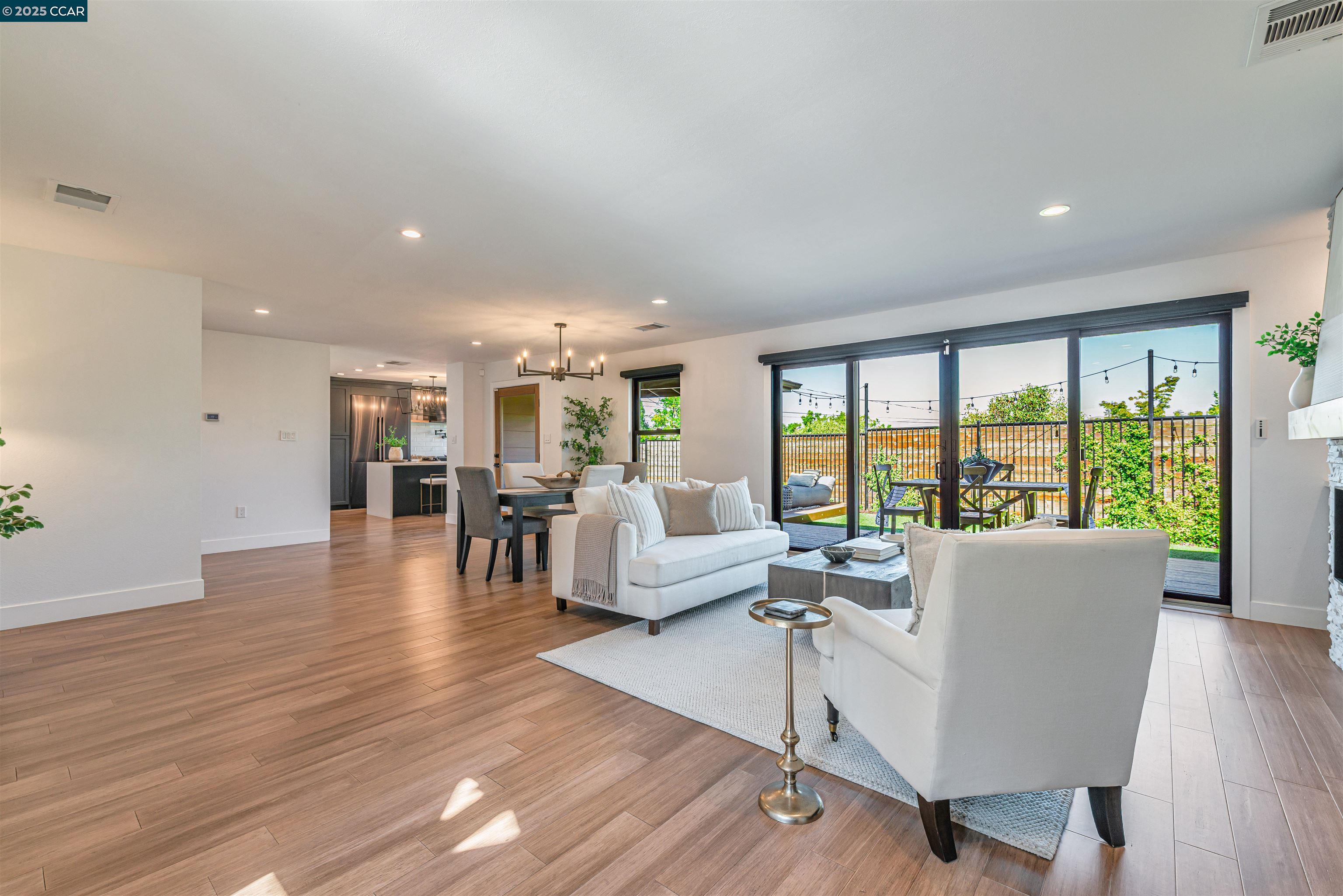 Detail Gallery Image 8 of 42 For 3674 Northridge Dr, Concord,  CA 94518 - 4 Beds | 2 Baths