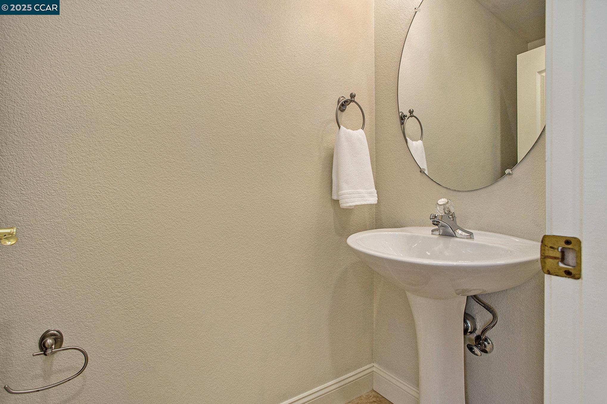 Detail Gallery Image 13 of 27 For 321 Liveoak Ct, Martinez,  CA 94553 - 3 Beds | 2/1 Baths