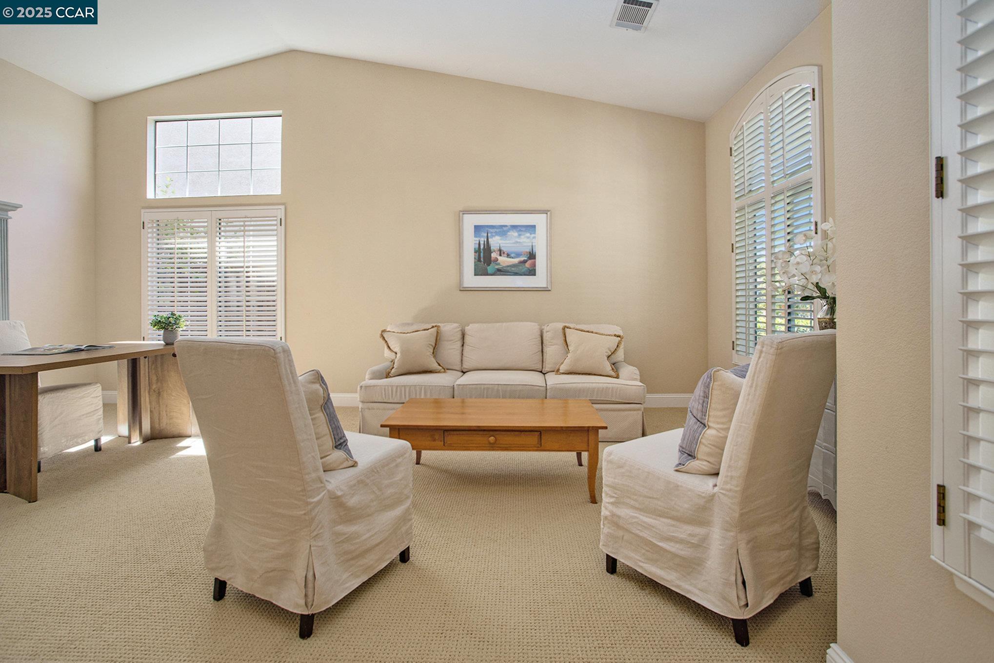 Detail Gallery Image 4 of 27 For 321 Liveoak Ct, Martinez,  CA 94553 - 3 Beds | 2/1 Baths