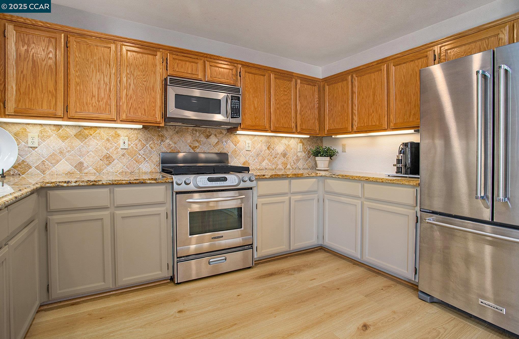 Detail Gallery Image 8 of 27 For 321 Liveoak Ct, Martinez,  CA 94553 - 3 Beds | 2/1 Baths