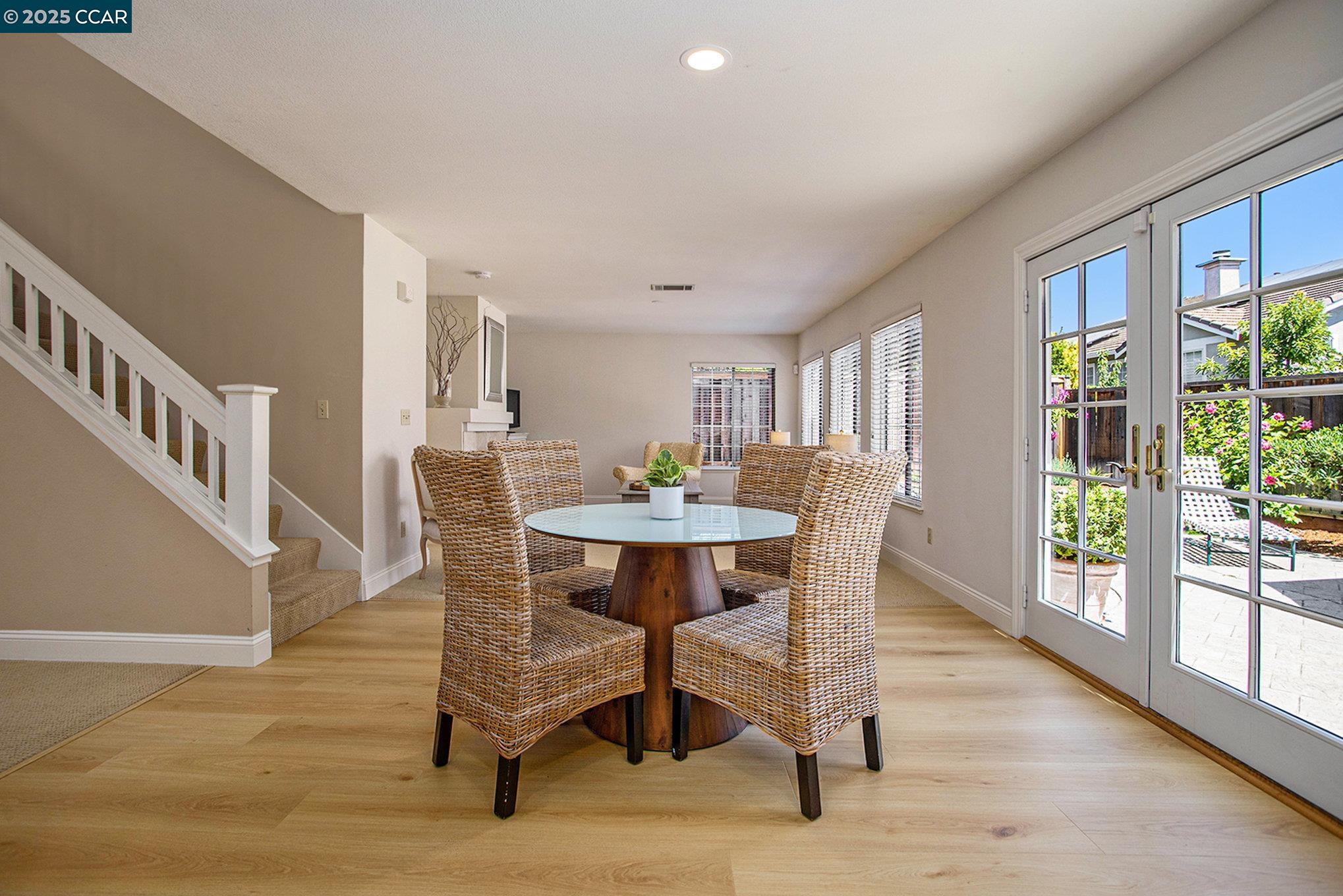 Detail Gallery Image 9 of 27 For 321 Liveoak Ct, Martinez,  CA 94553 - 3 Beds | 2/1 Baths