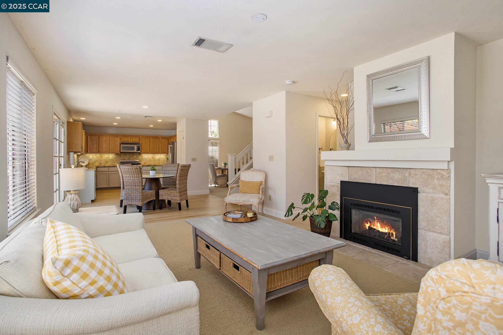 Detail Gallery Image 10 of 27 For 321 Liveoak Ct, Martinez,  CA 94553 - 3 Beds | 2/1 Baths