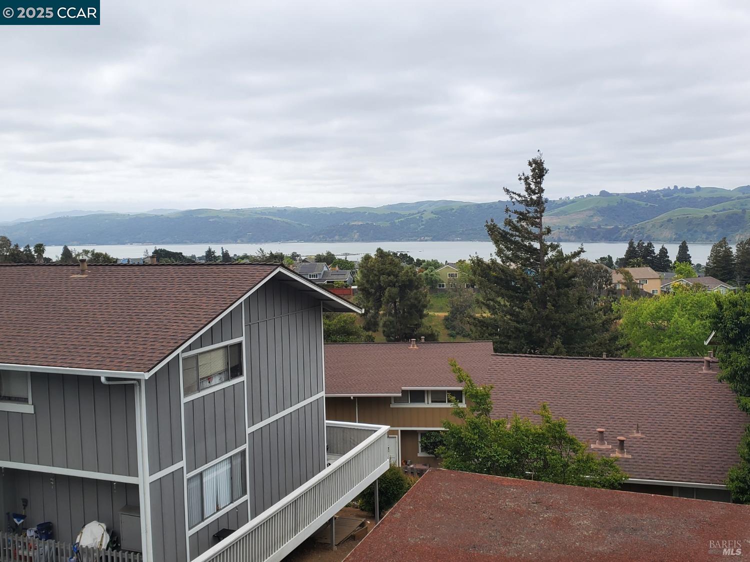 Detail Gallery Image 6 of 37 For 117 Sunset Cir #36,  Benicia,  CA 94510 - 3 Beds | 1/1 Baths