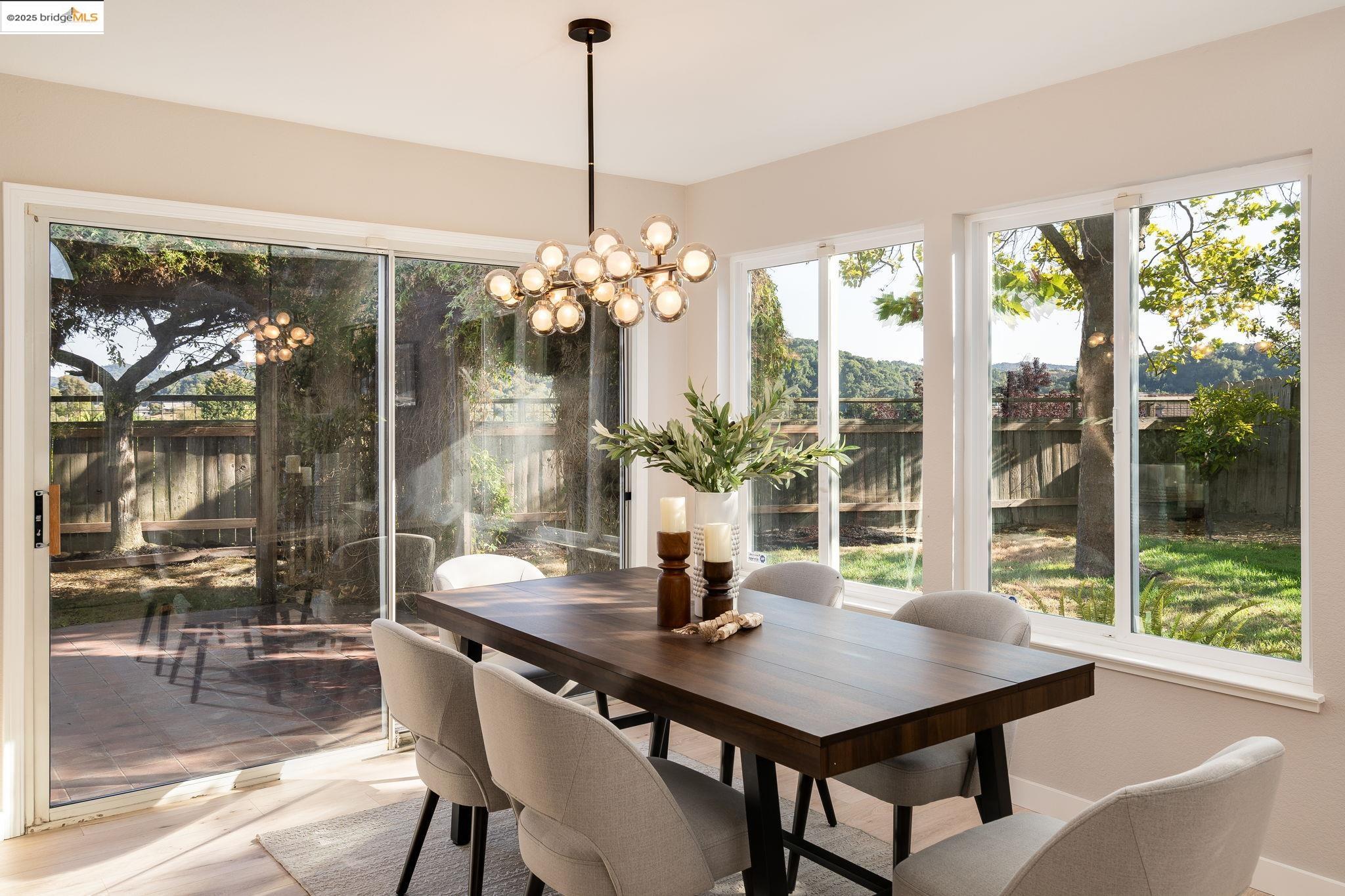 Detail Gallery Image 11 of 60 For 2708 Carmen Ct, Pinole,  CA 94564 - 3 Beds | 2/1 Baths
