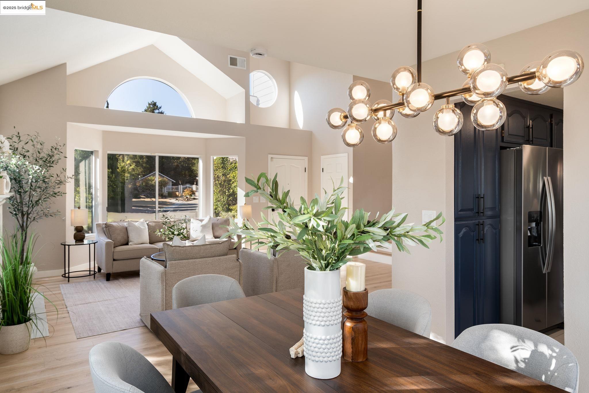 Detail Gallery Image 12 of 60 For 2708 Carmen Ct, Pinole,  CA 94564 - 3 Beds | 2/1 Baths