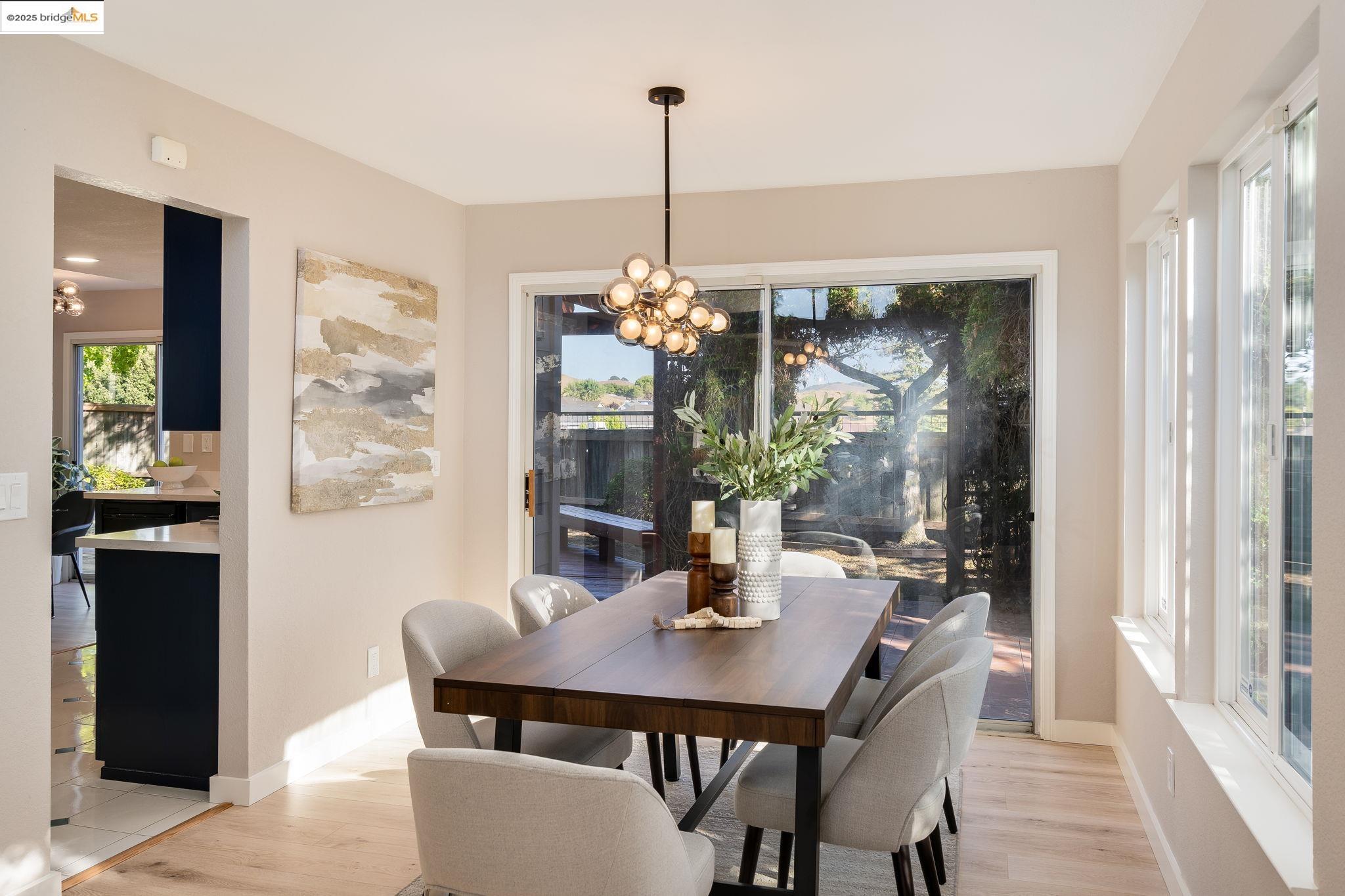Detail Gallery Image 13 of 60 For 2708 Carmen Ct, Pinole,  CA 94564 - 3 Beds | 2/1 Baths